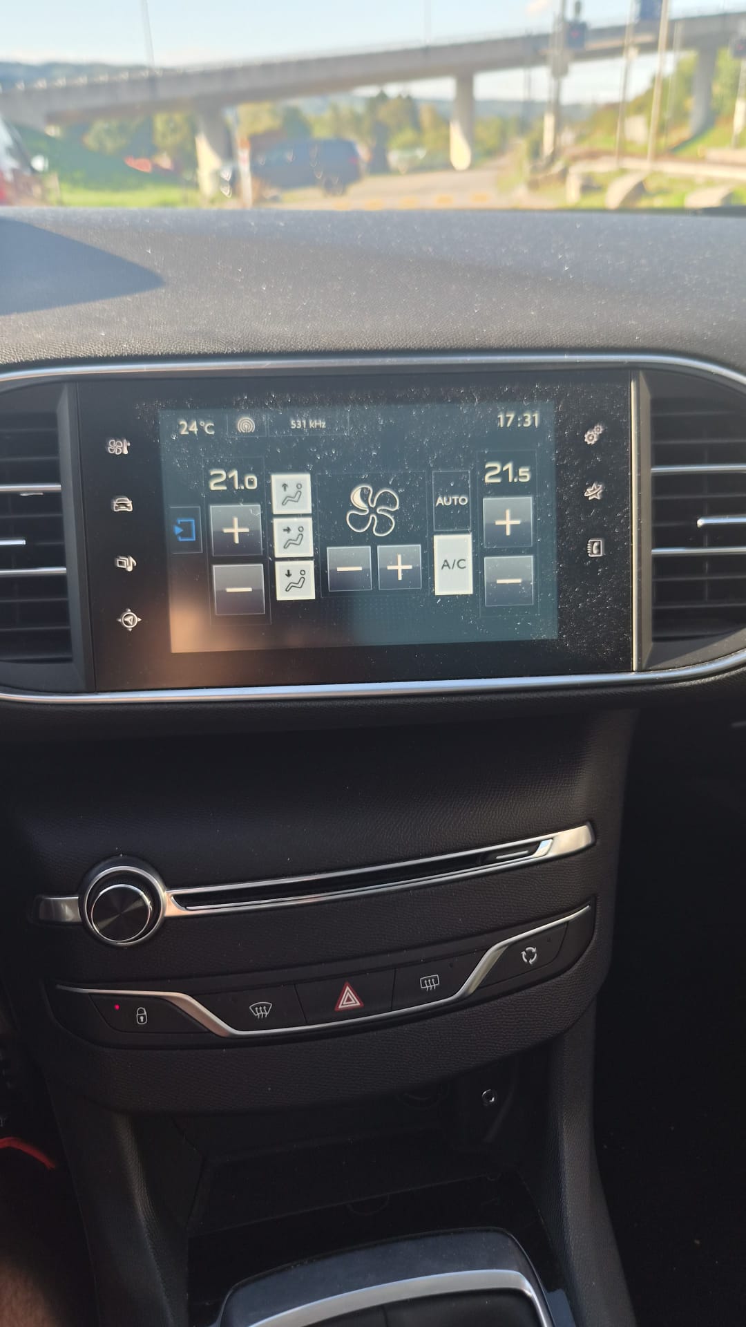 PEUGEOT 308 SW 1.2 THP Allure Automatic-image-6
