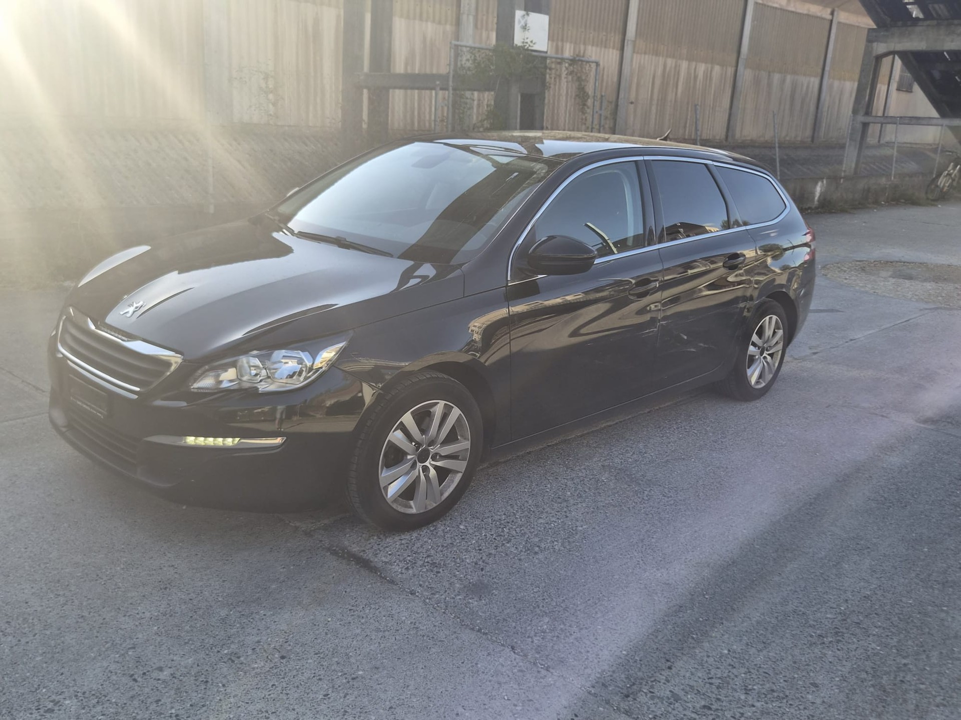 PEUGEOT 308 SW 1.2 THP Allure Automatic-image-11