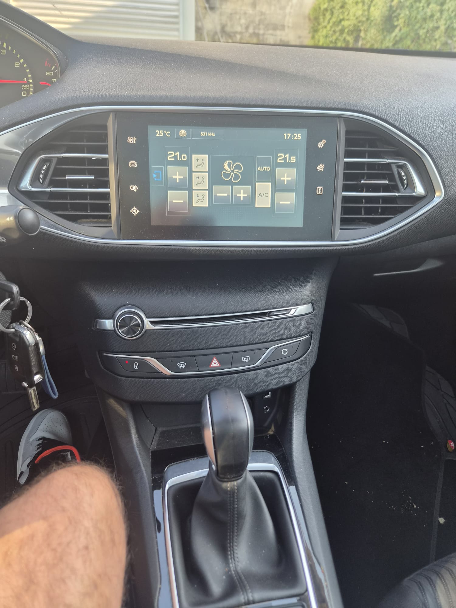 PEUGEOT 308 SW 1.2 THP Allure Automatic-image-7