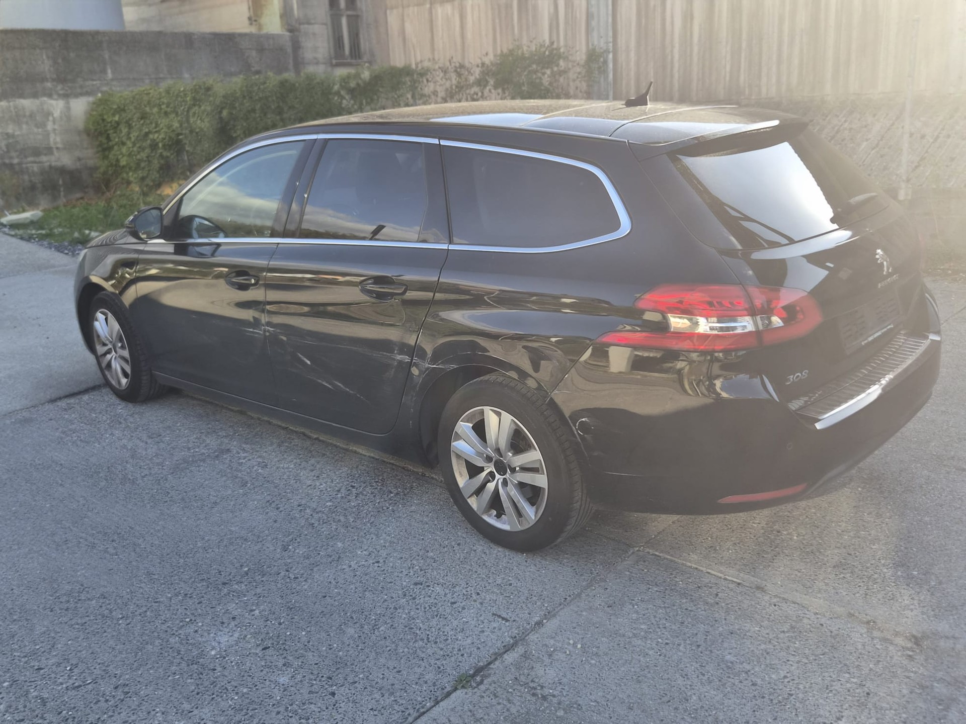 PEUGEOT 308 SW 1.2 THP Allure Automatic-image-9