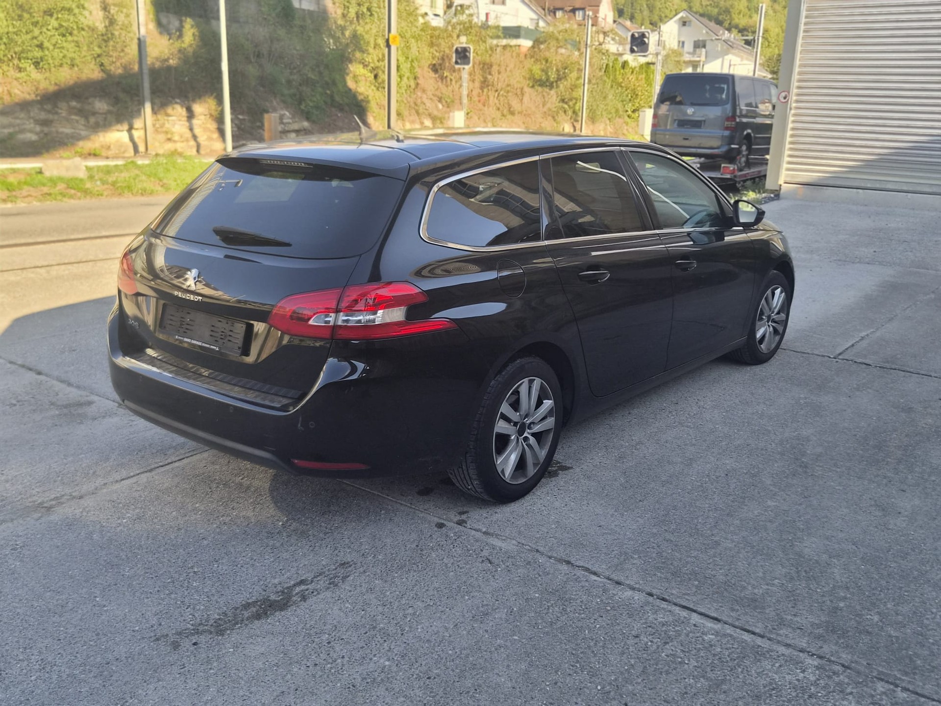PEUGEOT 308 SW 1.2 THP Allure Automatic-image-12