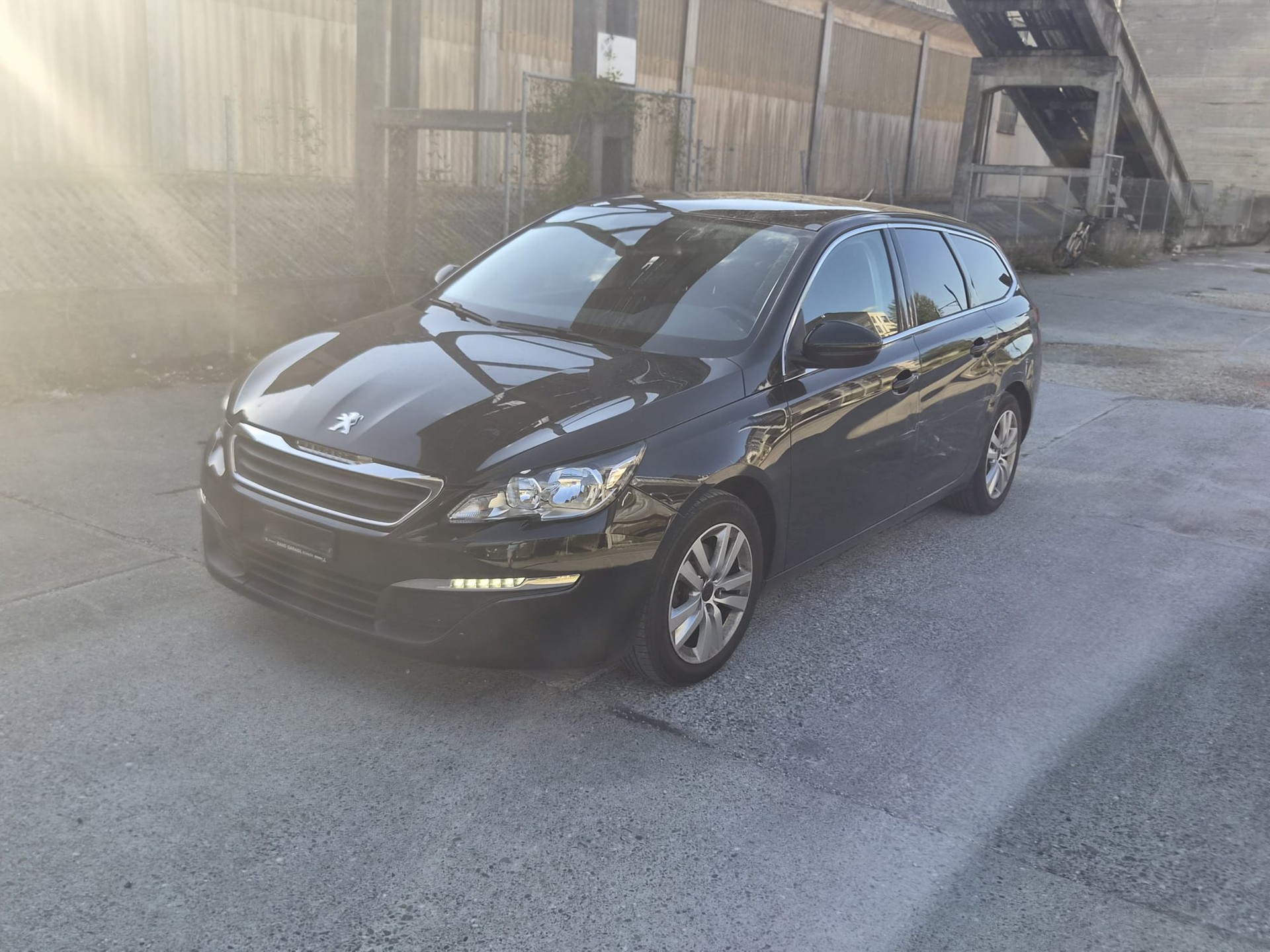 PEUGEOT 308 SW 1.2 THP Allure Automatic-image-2