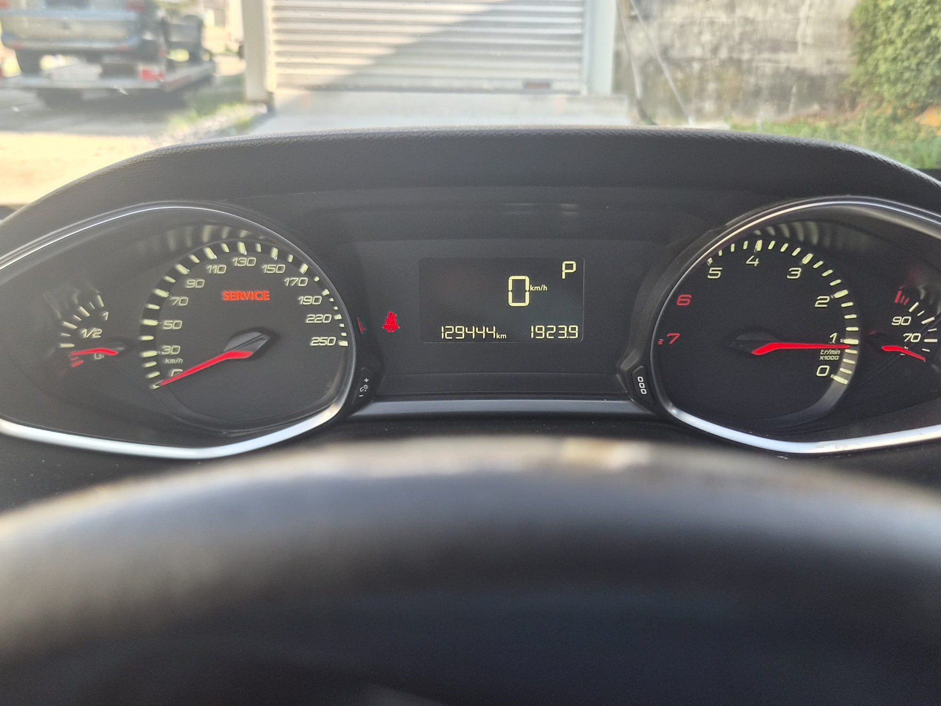PEUGEOT 308 SW 1.2 THP Allure Automatic-image-3
