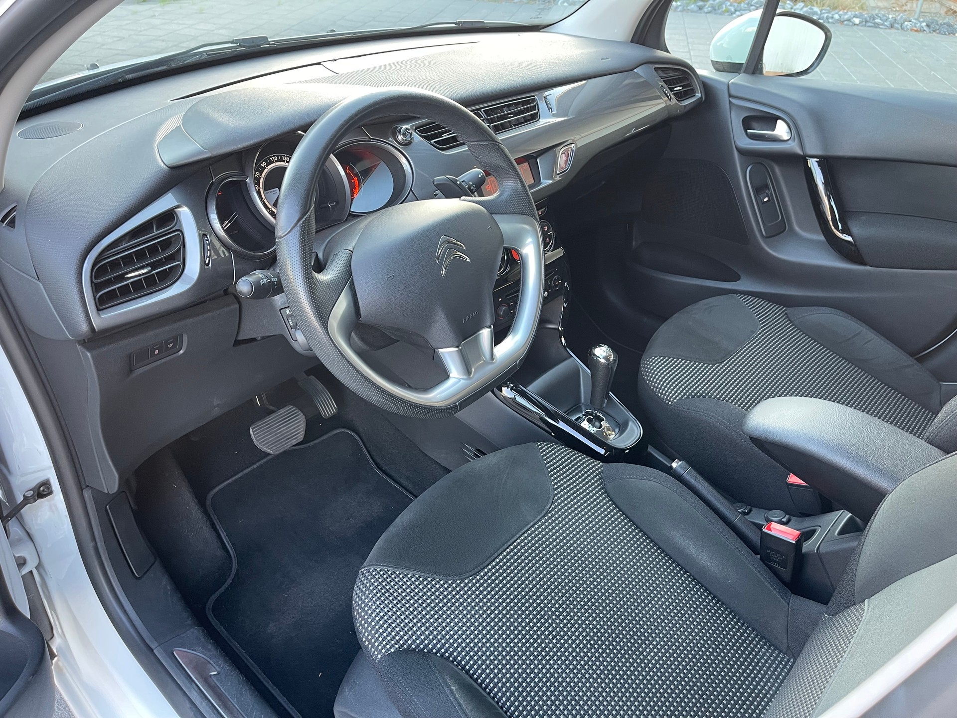 CITROEN C3 1.2i Exclusive ETG5-image-11
