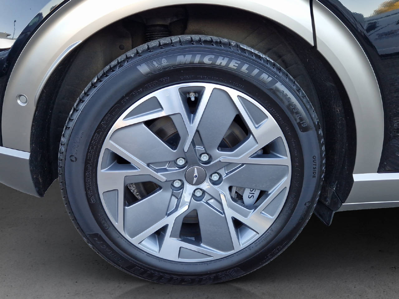 GENESIS GV60 Dual Motor Sport AWD-image-12