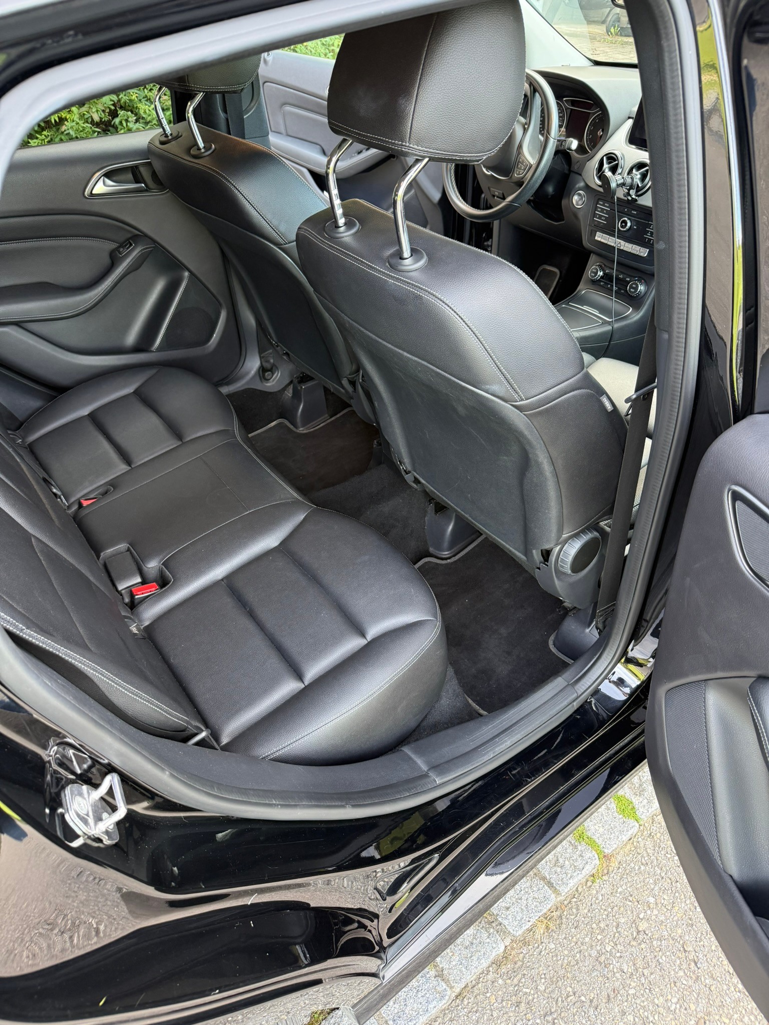 MERCEDES-BENZ B 220 4Matic | Apple CarPlay | Night-Paket | Assistente | Ambientebeleuchtung | Sitzheizung-image-10