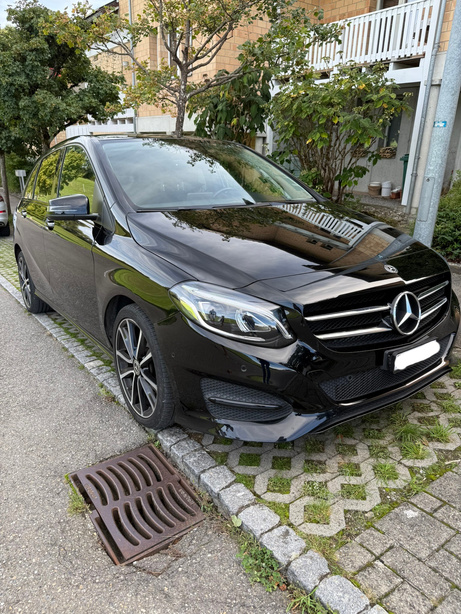 MERCEDES-BENZ B 220 4Matic | Apple CarPlay | Night-Paket | Assistente | Ambientebeleuchtung | Sitzheizung-image-4