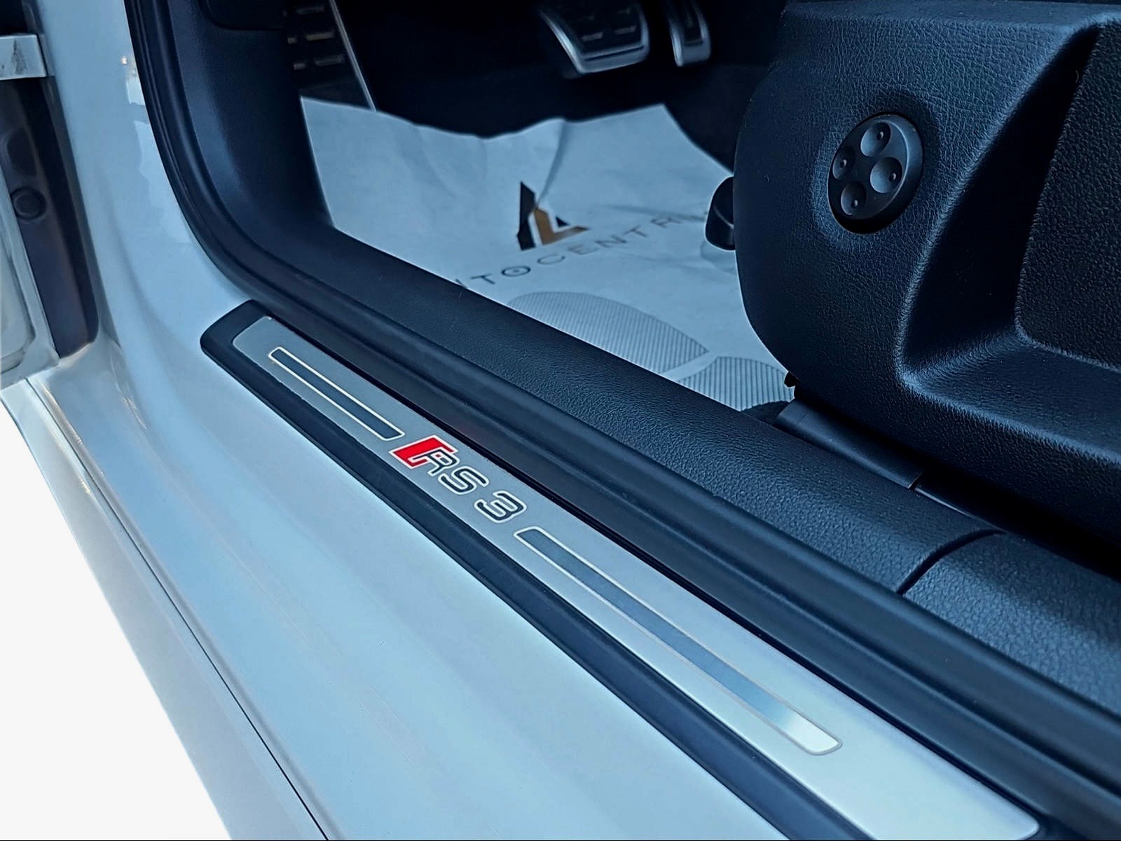 AUDI RS3 Sportback 2.5 TSI quattro S-tronic-image-11