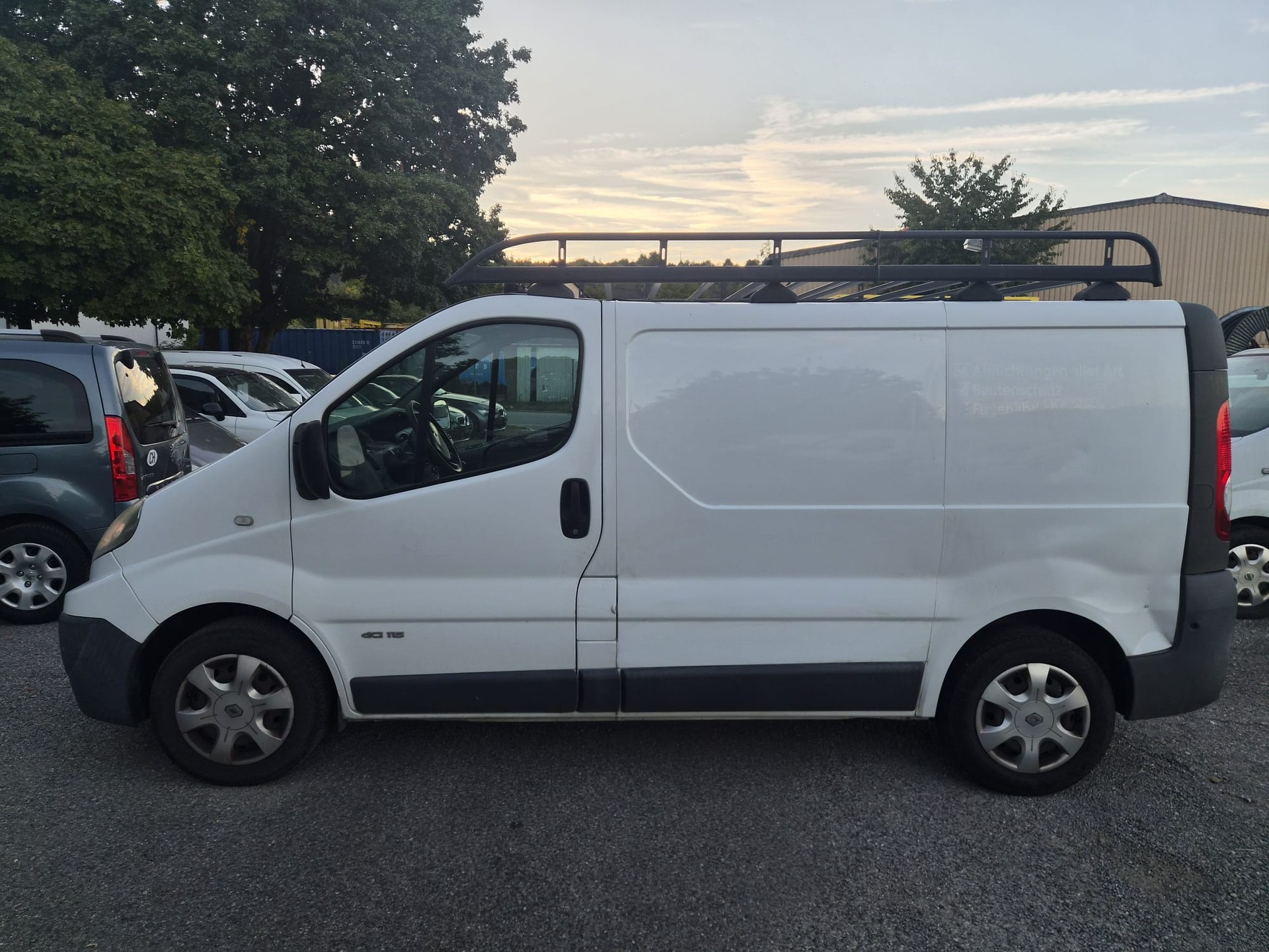 RENAULT Trafic 2.0 dCi 115 2.9t L2H1-image-1