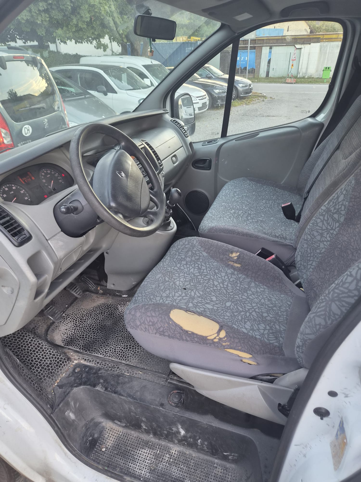 RENAULT Trafic 2.0 dCi 115 2.9t L2H1-image-9