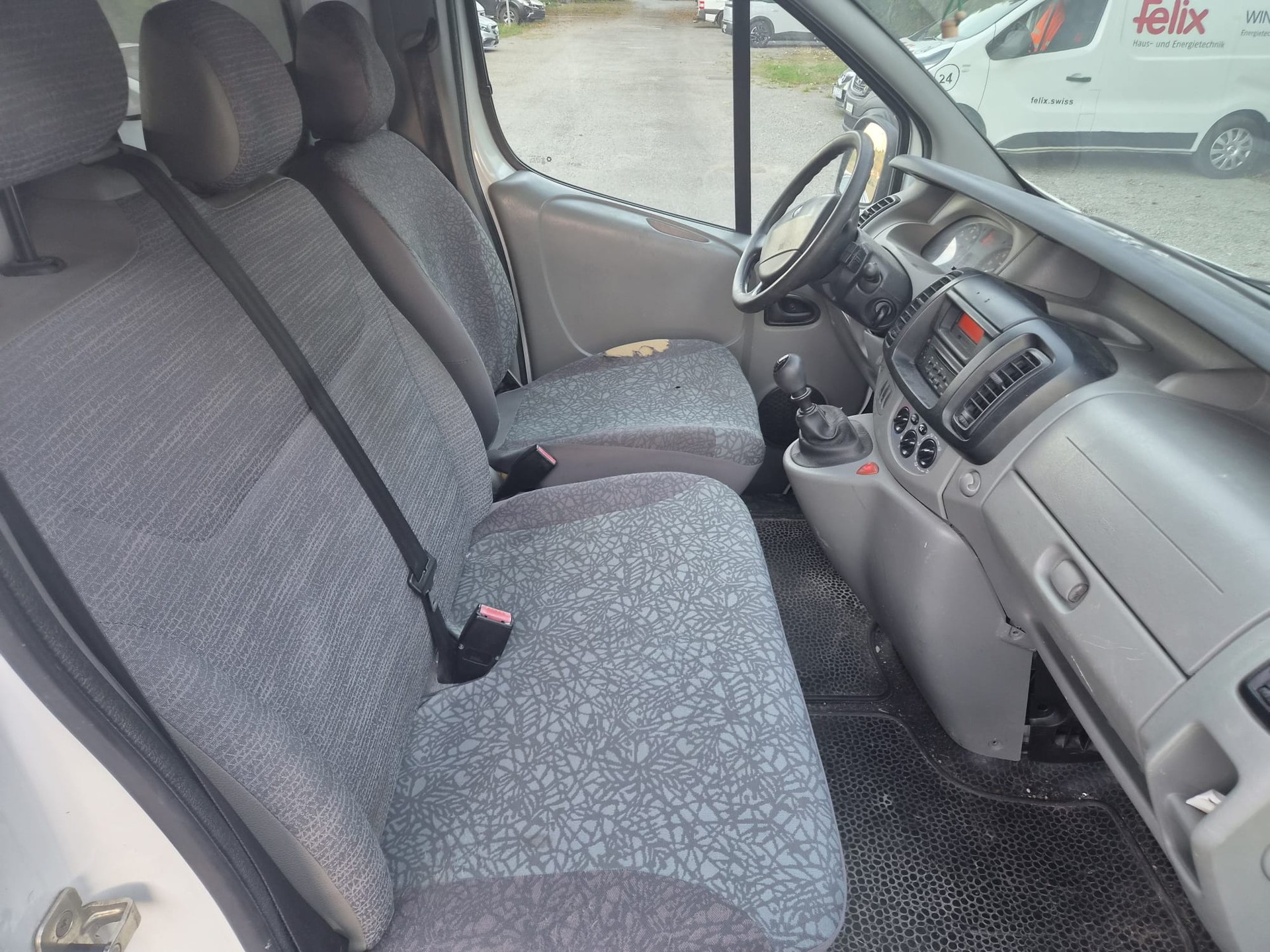 RENAULT Trafic 2.0 dCi 115 2.9t L2H1-image-3