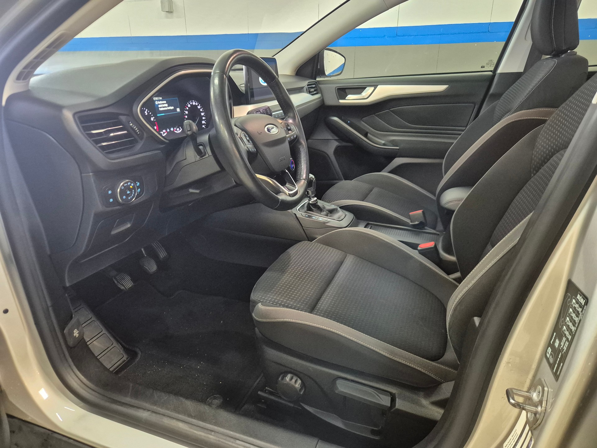 FORD Focus 1.0 SCTi Business-image-6