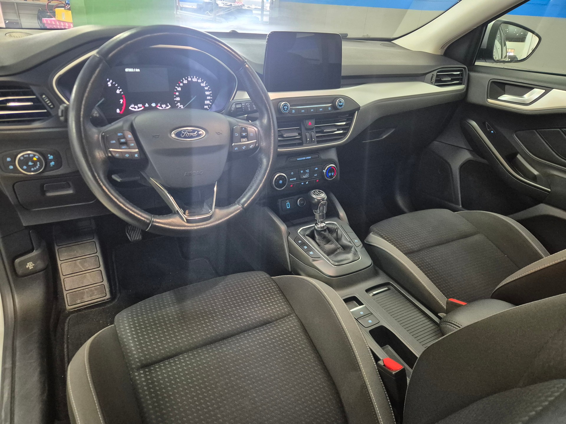 FORD Focus 1.0 SCTi Business-image-8