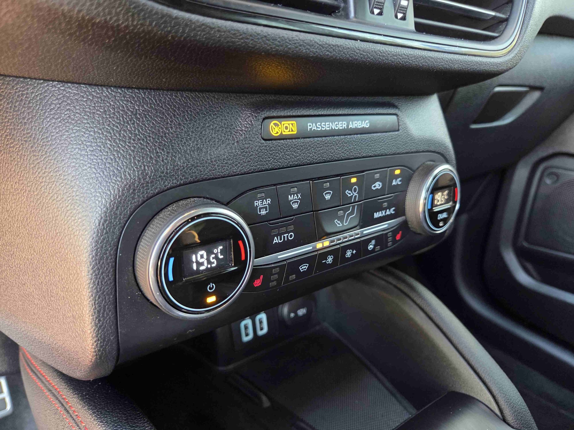 FORD Kuga 2.5 Plug-in Hybrid ST-Line X-image-11