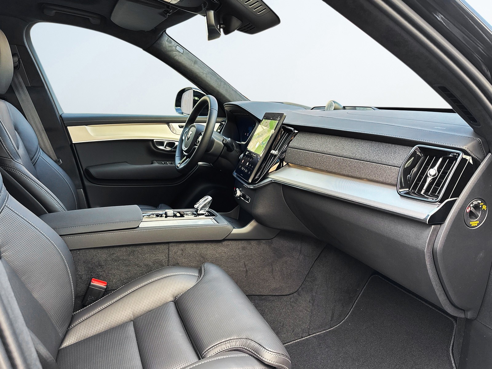 VOLVO XC90 2.0 T8 TE Black Edition eAWD-image-9