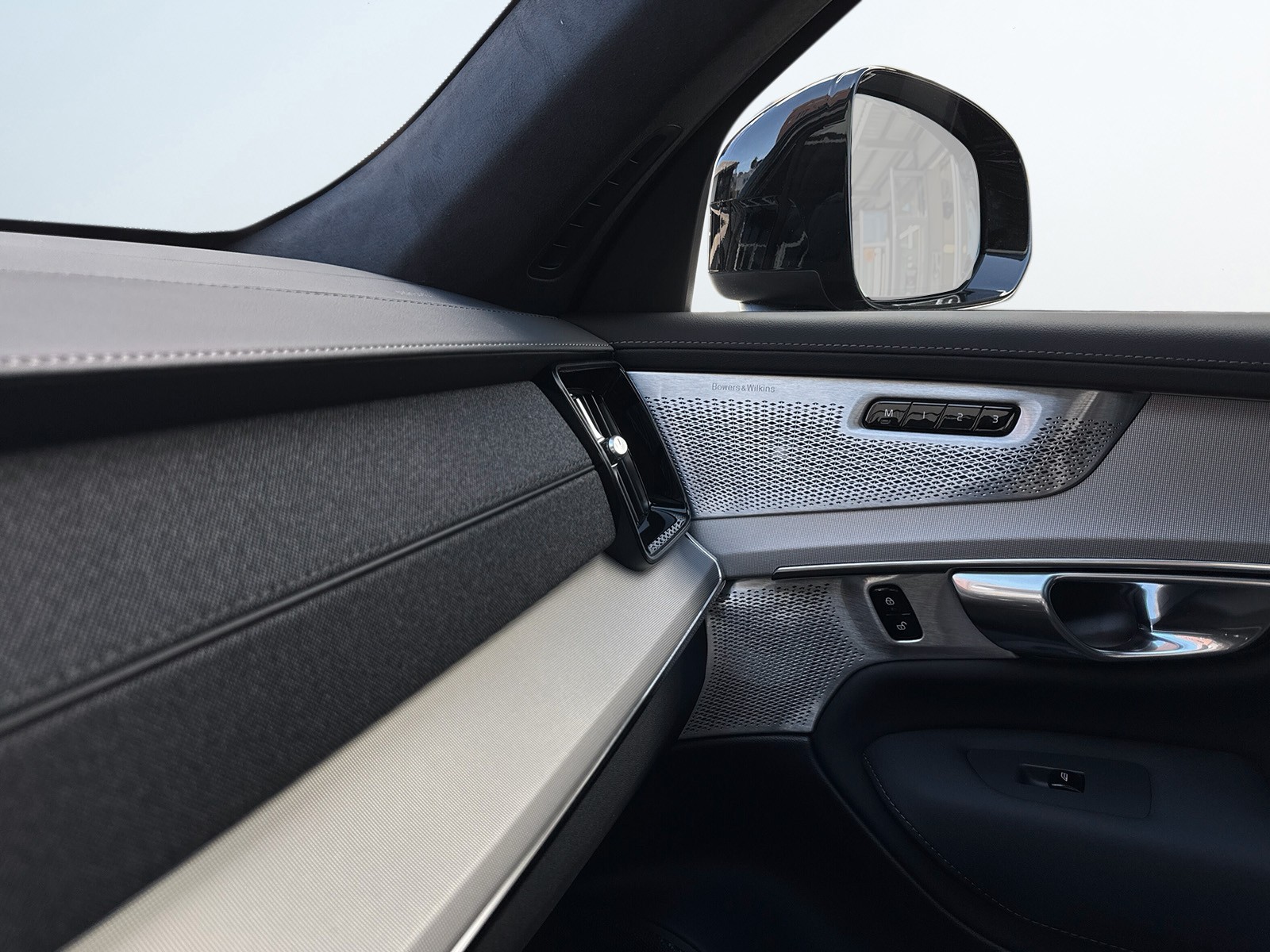 VOLVO XC90 2.0 T8 TE Black Edition eAWD-image-19