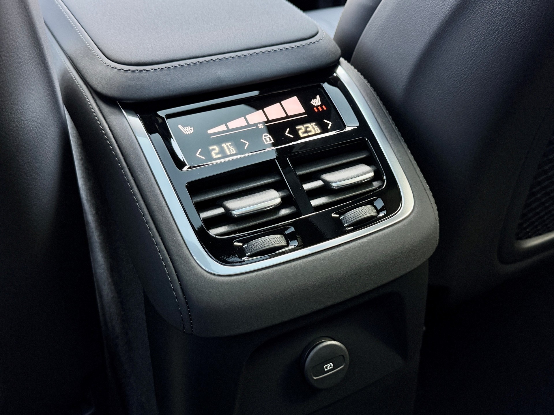 VOLVO XC90 2.0 T8 TE Black Edition eAWD-image-21