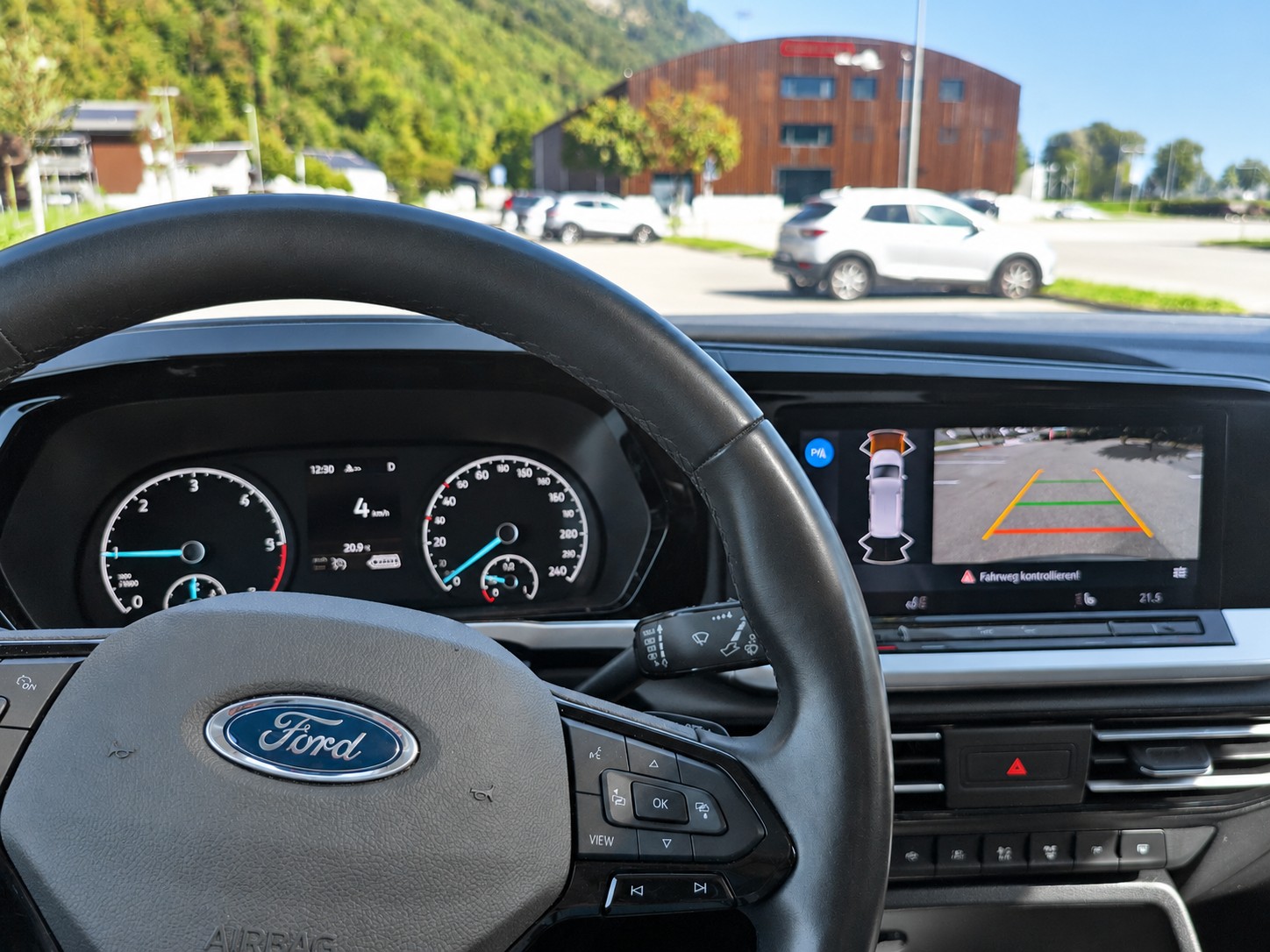 FORD GRAND TOURNEO CONNECT-image-18