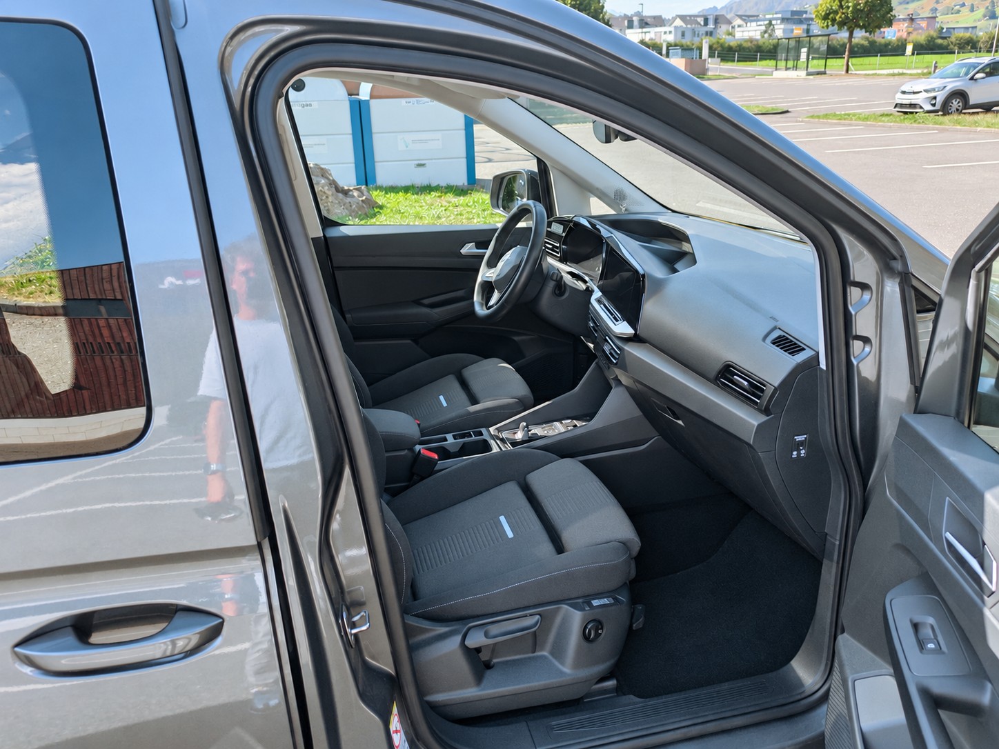 FORD GRAND TOURNEO CONNECT-image-16