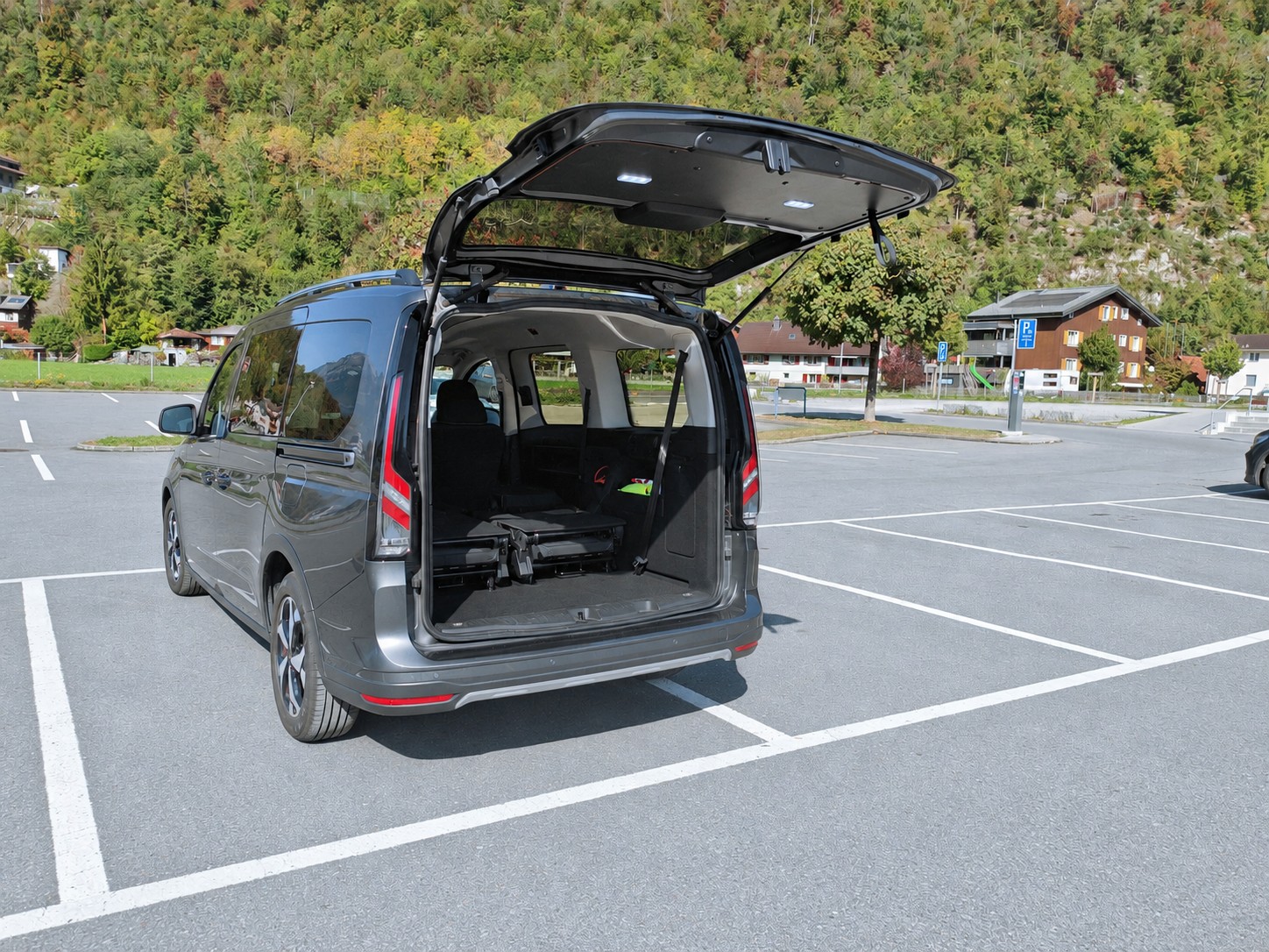 FORD GRAND TOURNEO CONNECT-image-10