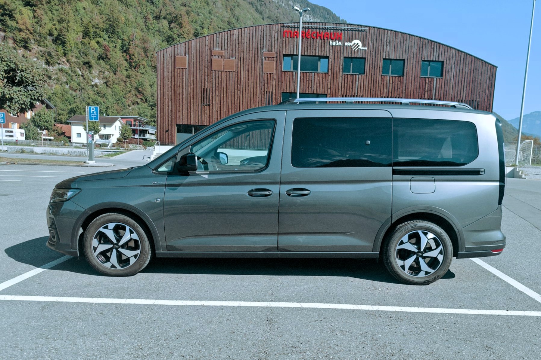 FORD GRAND TOURNEO CONNECT-image-1