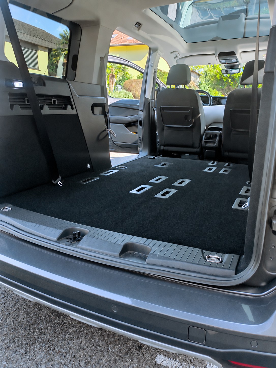 FORD GRAND TOURNEO CONNECT-image-3
