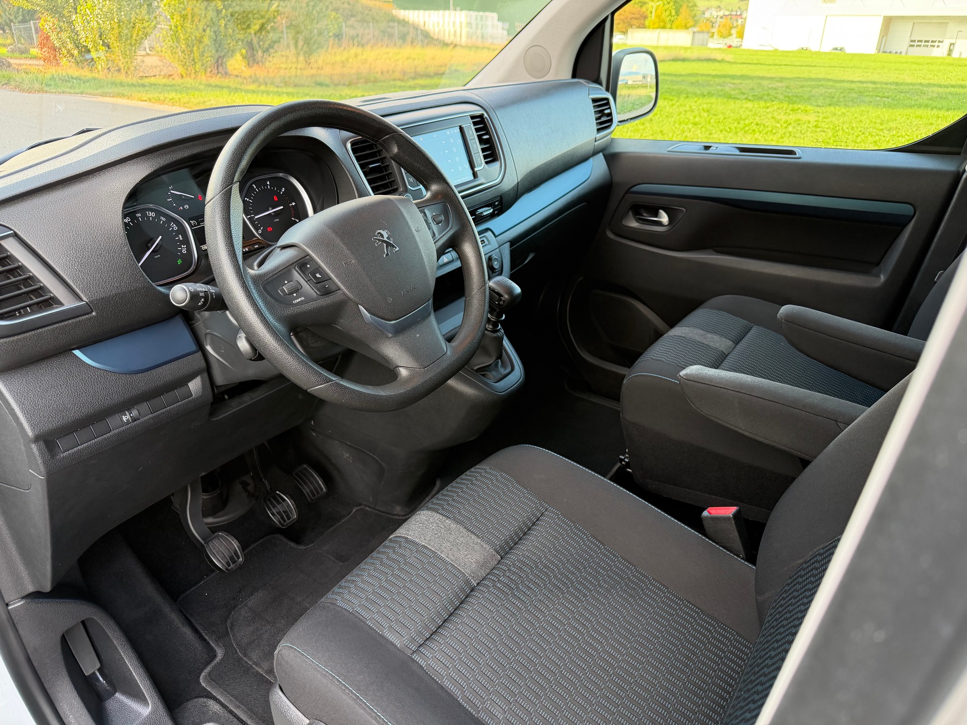 PEUGEOT Traveller 2.0 BlueHDi Active Standard-image-7