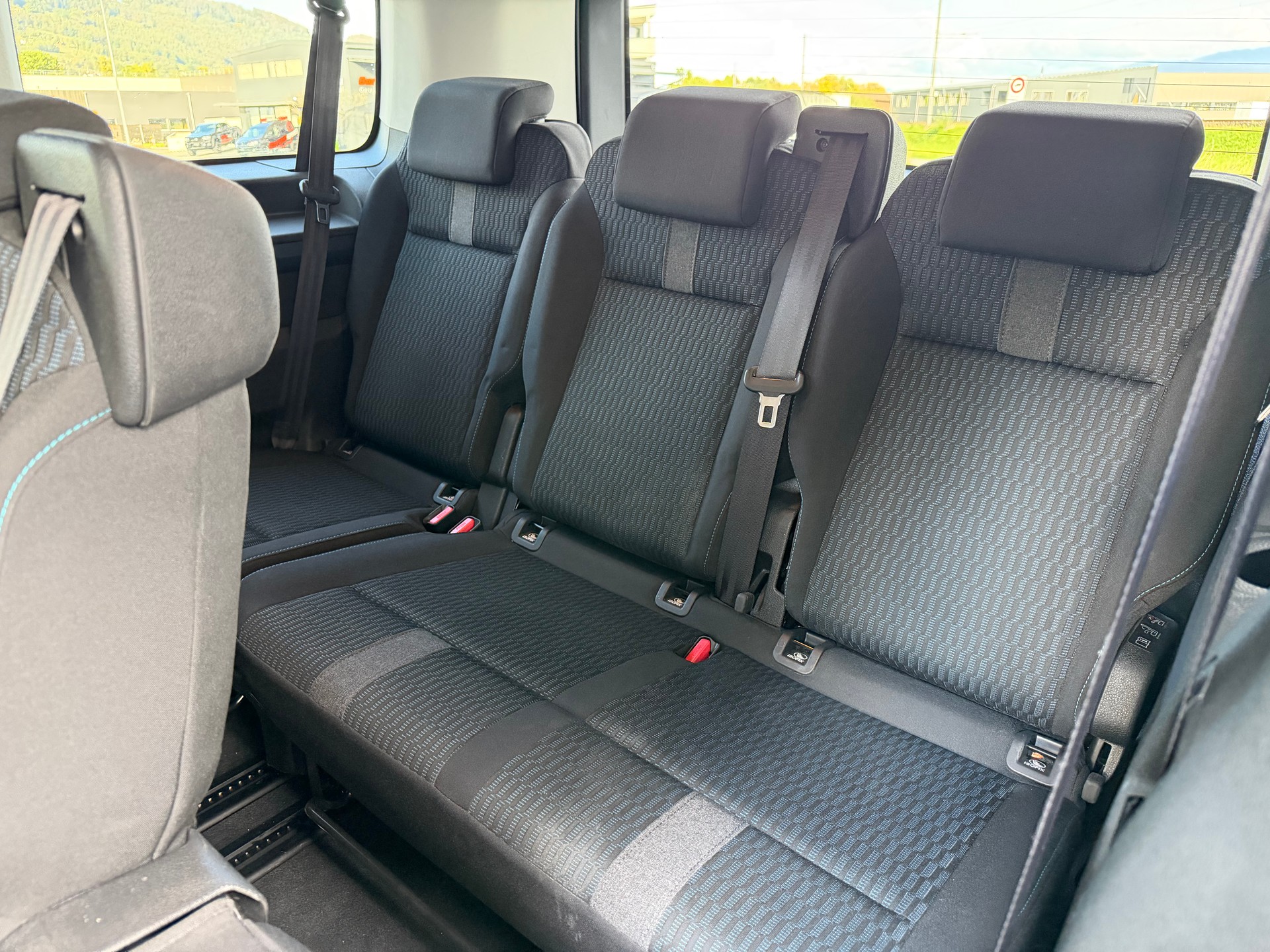 PEUGEOT Traveller 2.0 BlueHDi Active Standard-image-10
