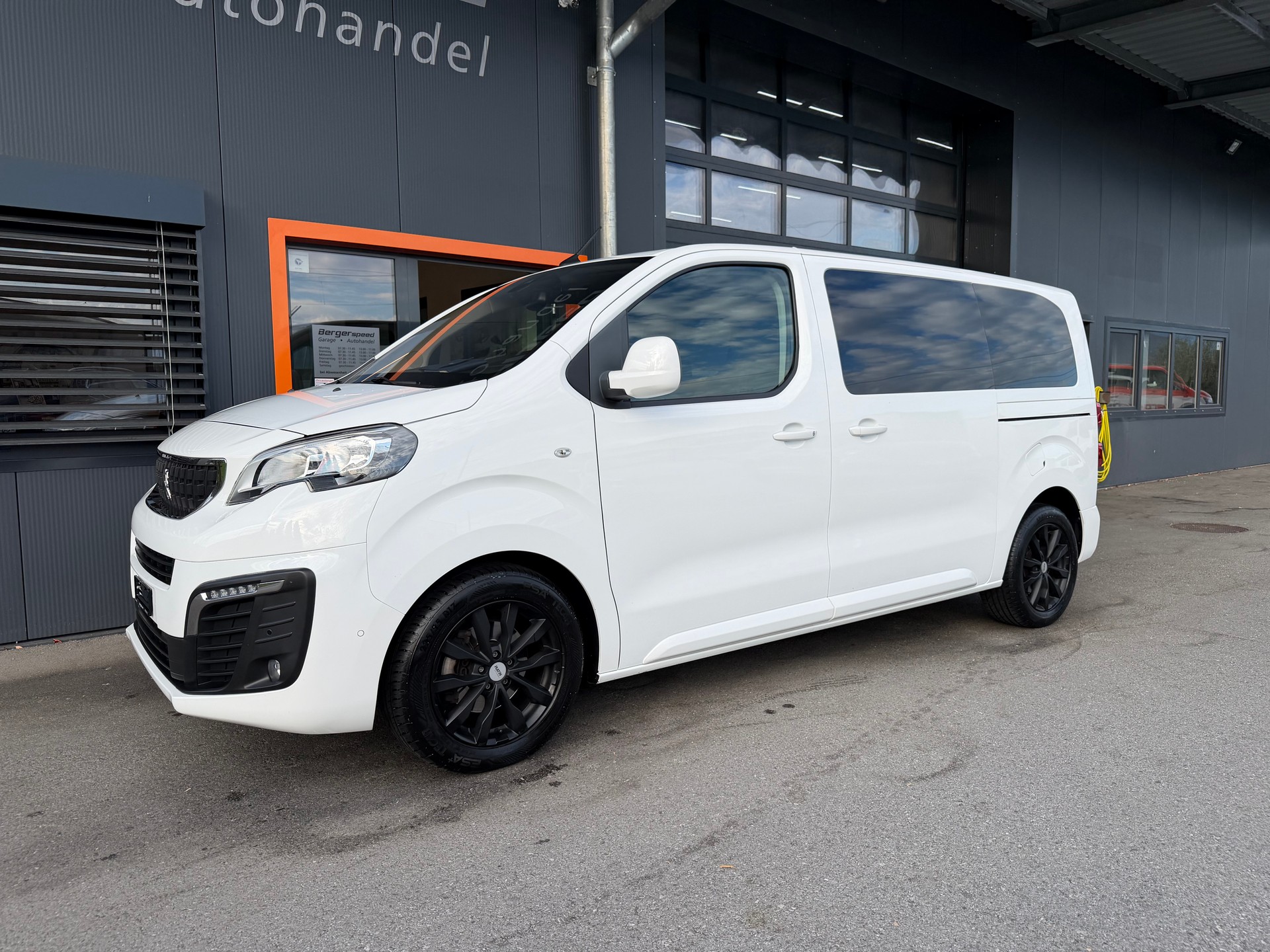 PEUGEOT Traveller 2.0 BlueHDi Active Standard-image-0