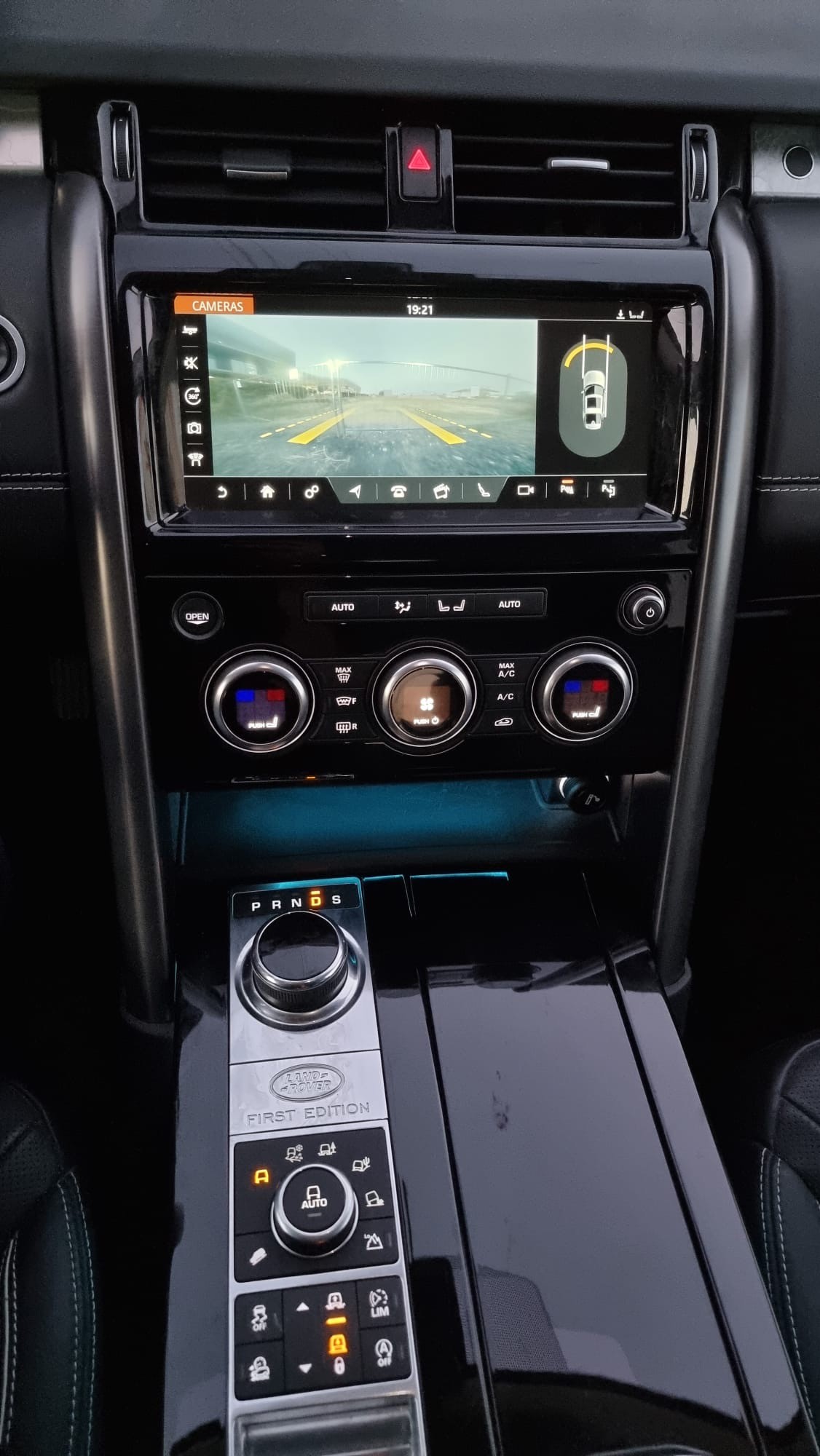 LAND ROVER Discovery 3.0 TD6 First Edition Automatic-image-7