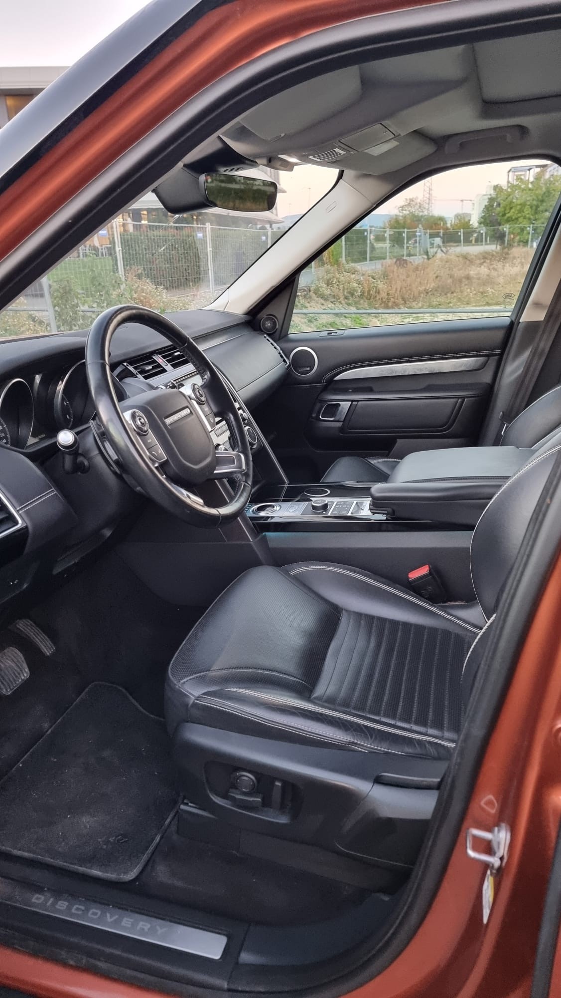 LAND ROVER Discovery 3.0 TD6 First Edition Automatic-image-9