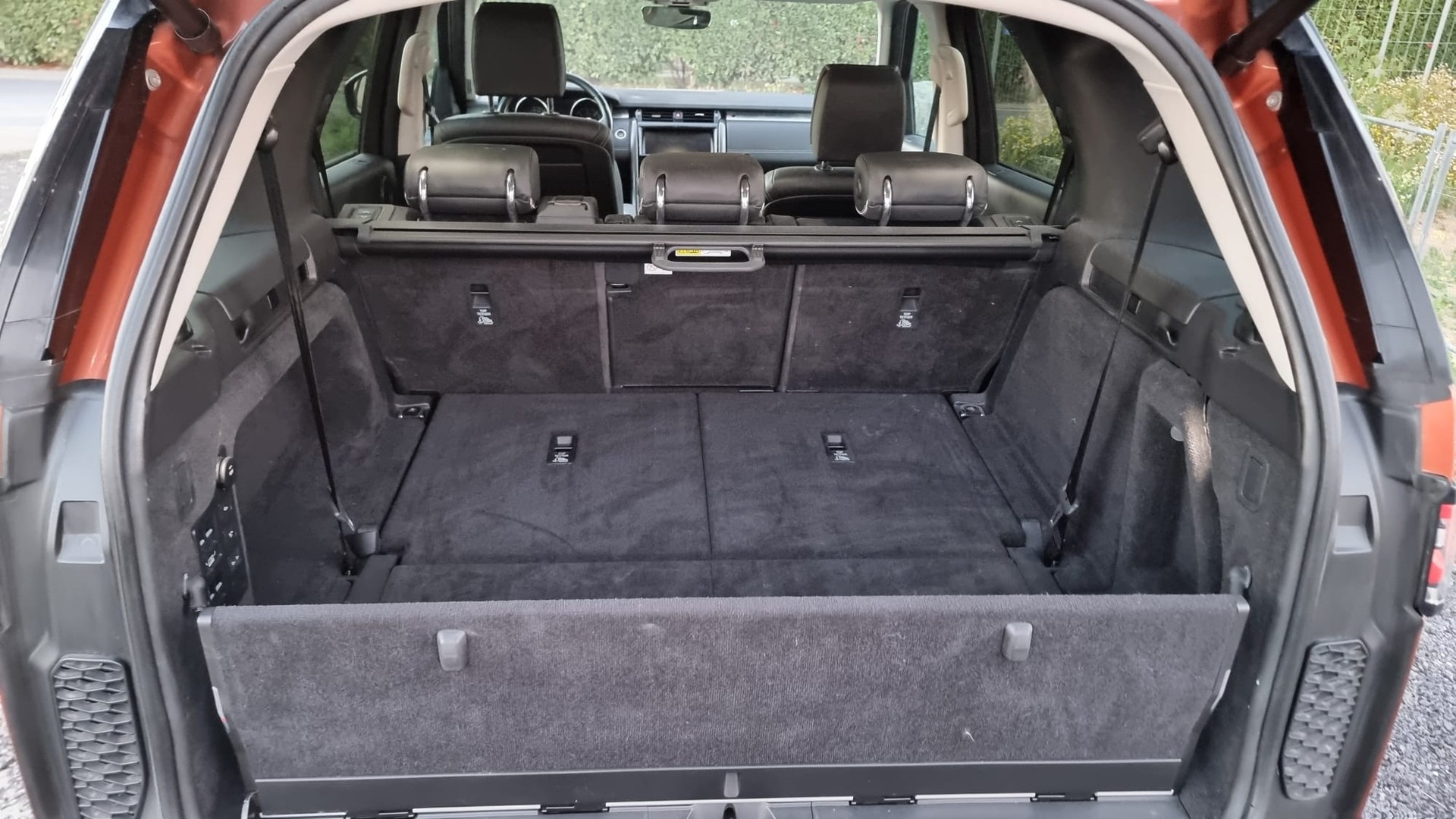 LAND ROVER Discovery 3.0 TD6 First Edition Automatic-image-8