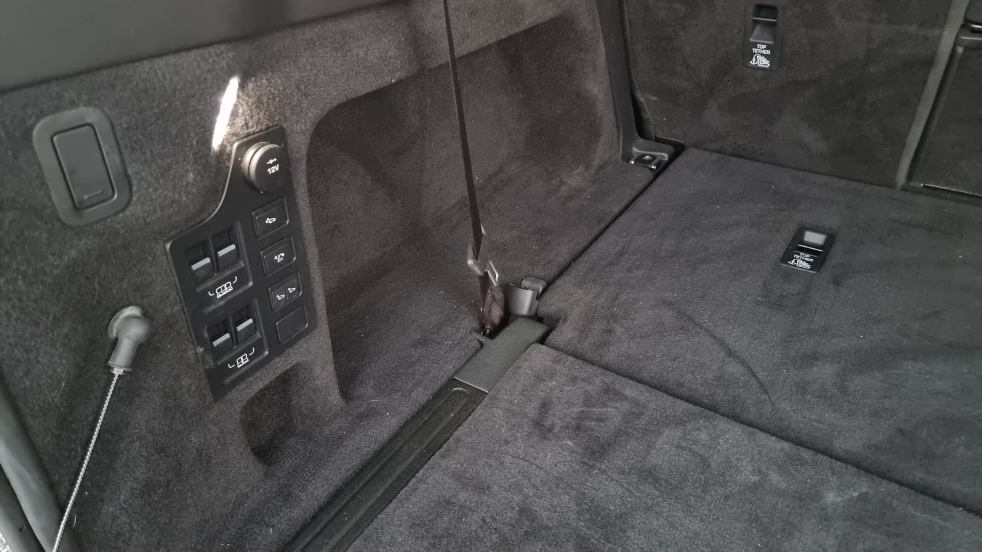 LAND ROVER Discovery 3.0 TD6 First Edition Automatic-image-6