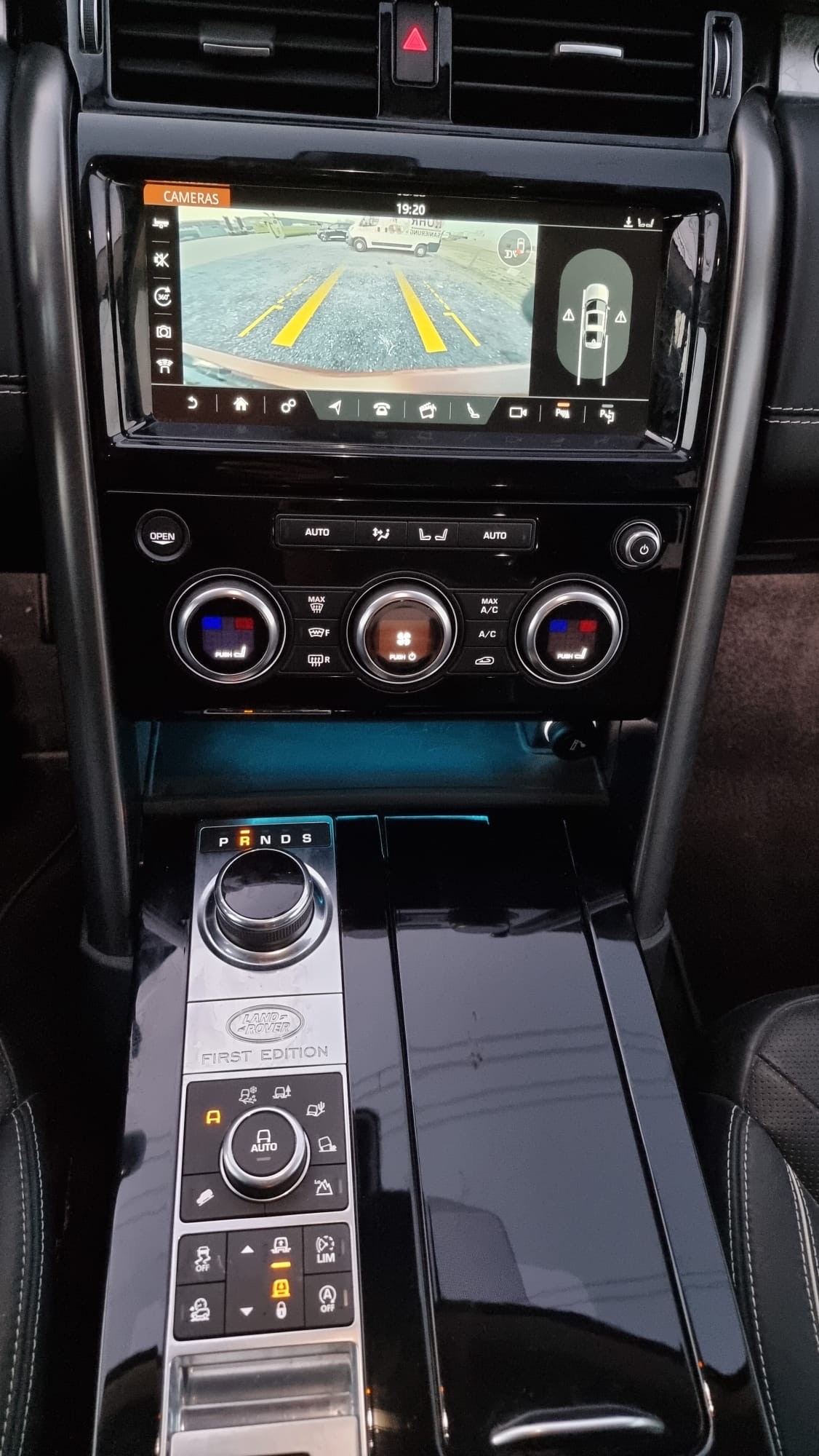 LAND ROVER Discovery 3.0 TD6 First Edition Automatic-image-12