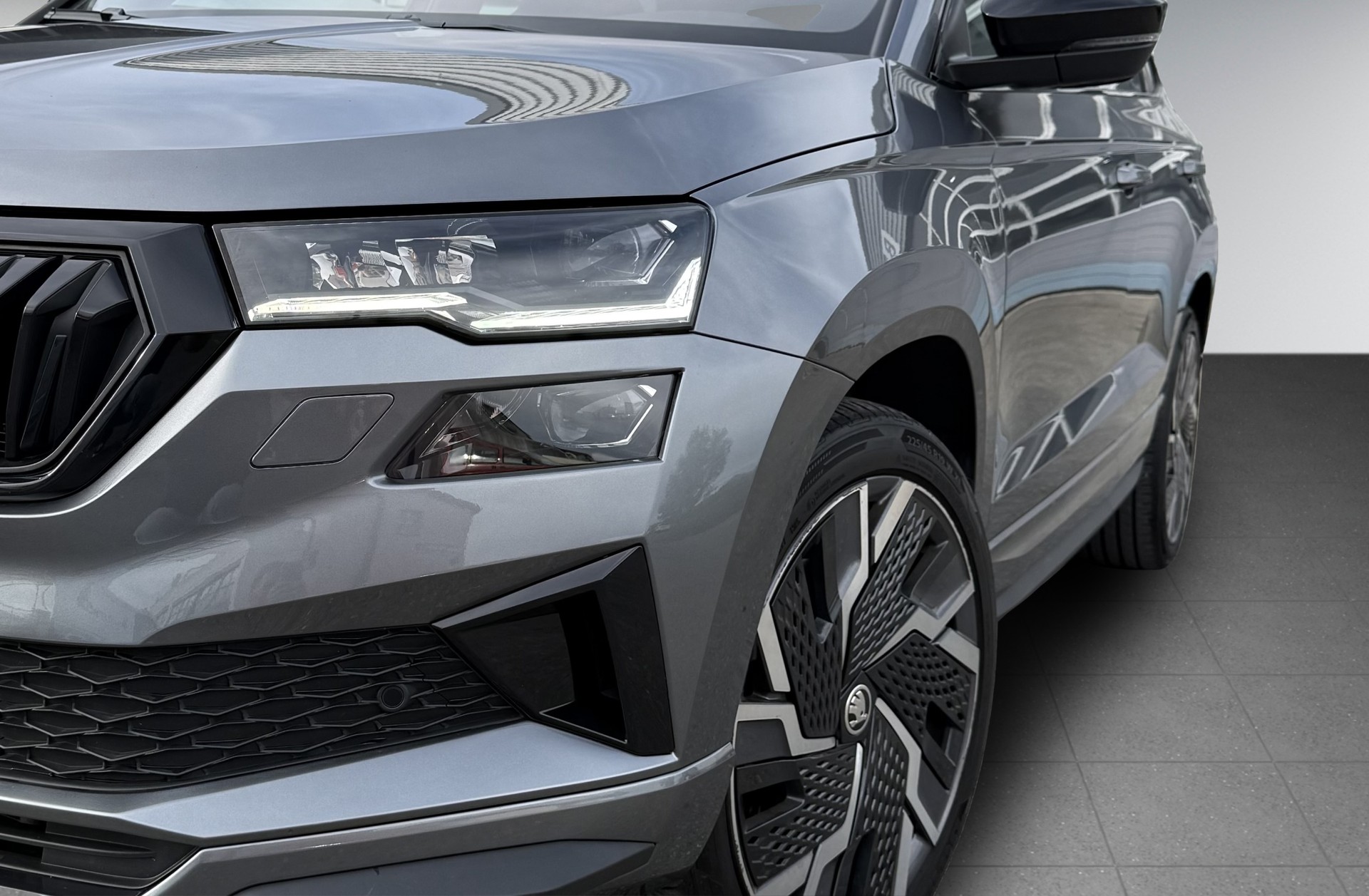 SKODA Karoq 2.0 TSI SportLine 4x4 DSG-image-1