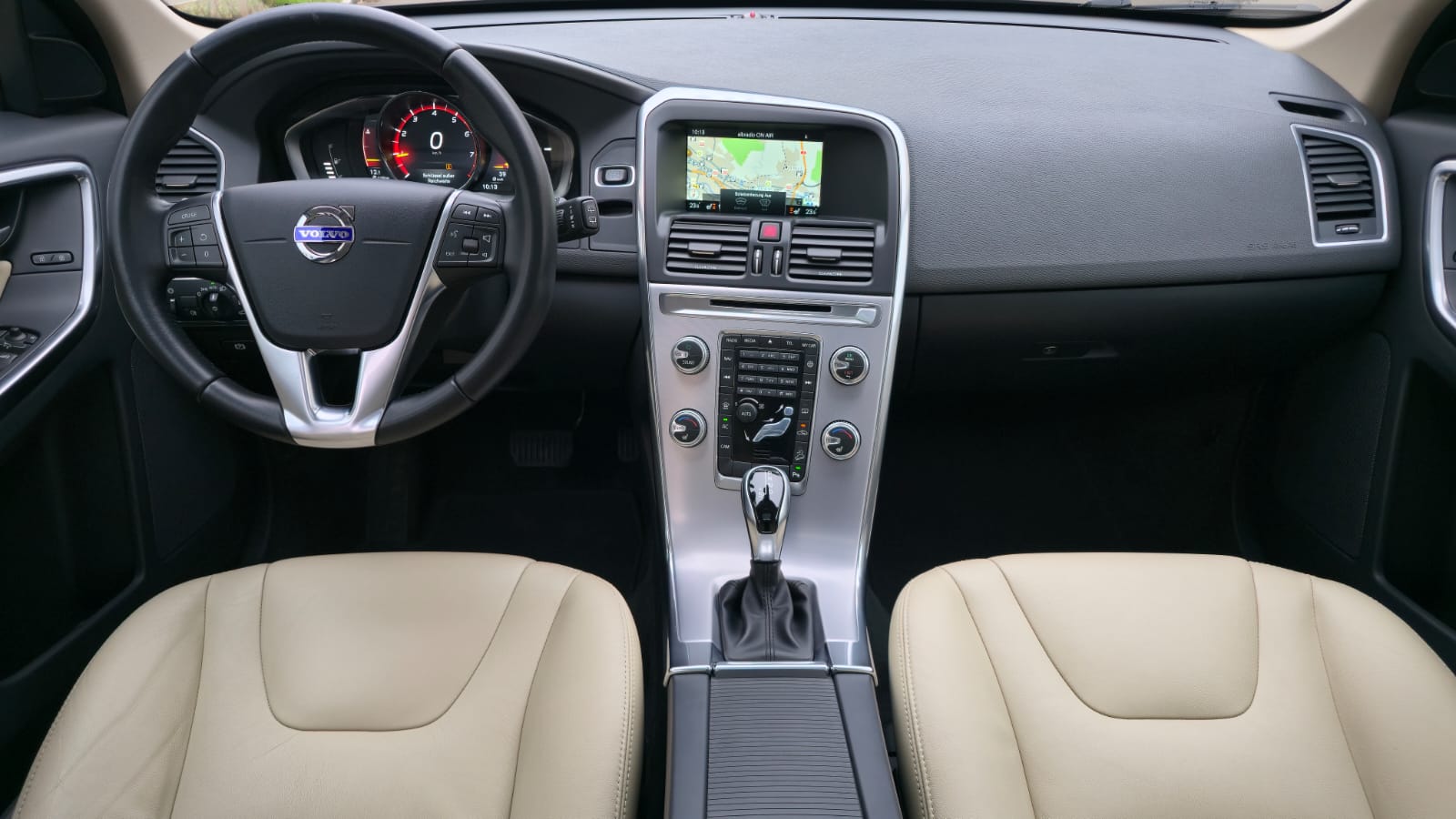 VOLVO XC60 T5 AWD Summum Geartronic| AB MFK| Rückfahrtkamera| Panoramadach| Anhängerkupplung-image-13