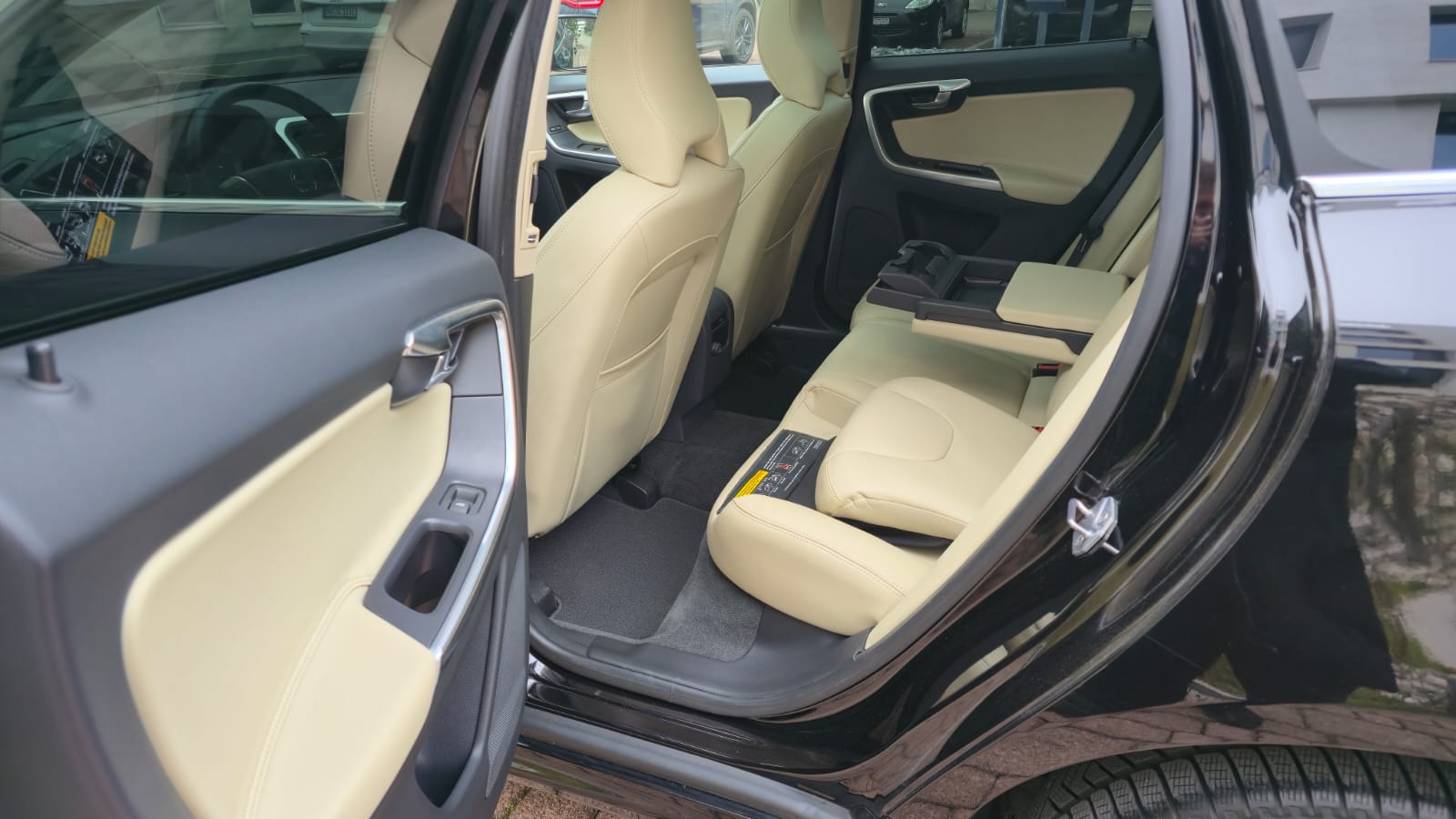 VOLVO XC60 T5 AWD Summum Geartronic| AB MFK| Rückfahrtkamera| Panoramadach| Anhängerkupplung-image-12