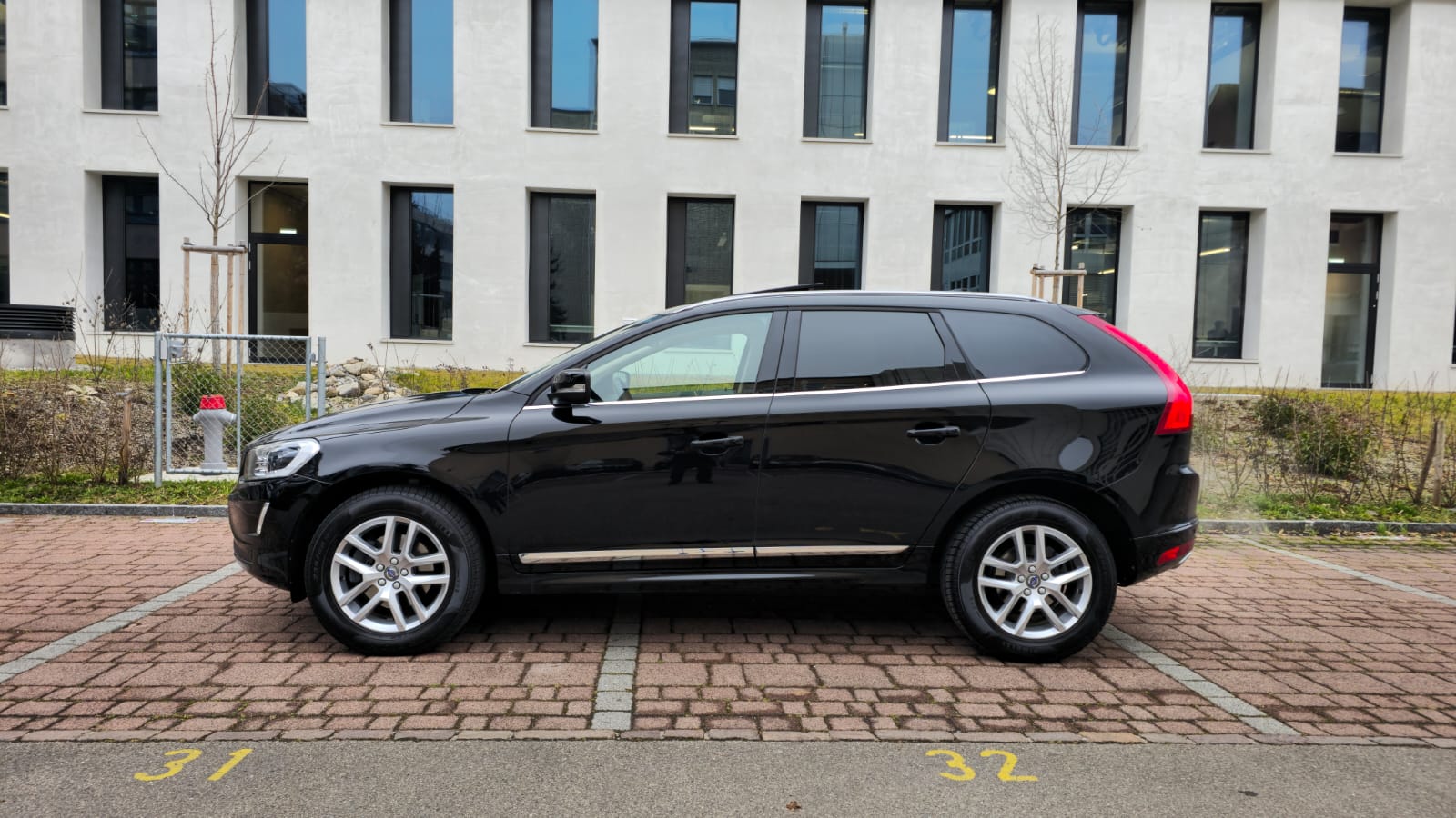 VOLVO XC60 T5 AWD Summum Geartronic| AB MFK| Rückfahrtkamera| Panoramadach| Anhängerkupplung-image-4