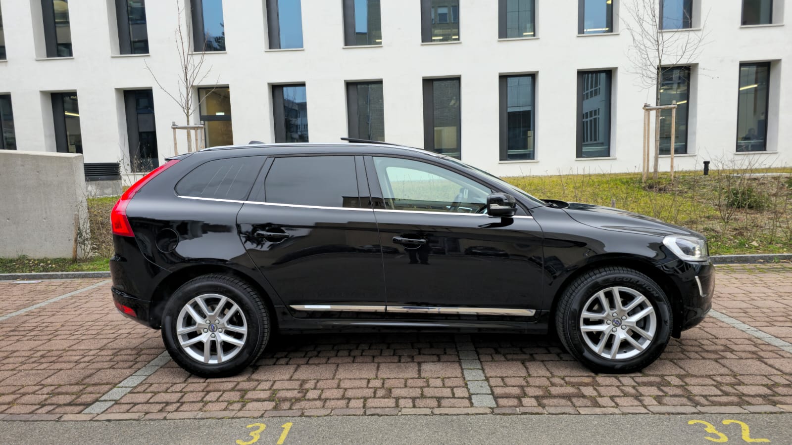 VOLVO XC60 T5 AWD Summum Geartronic| AB MFK| Rückfahrtkamera| Panoramadach| Anhängerkupplung-image-3