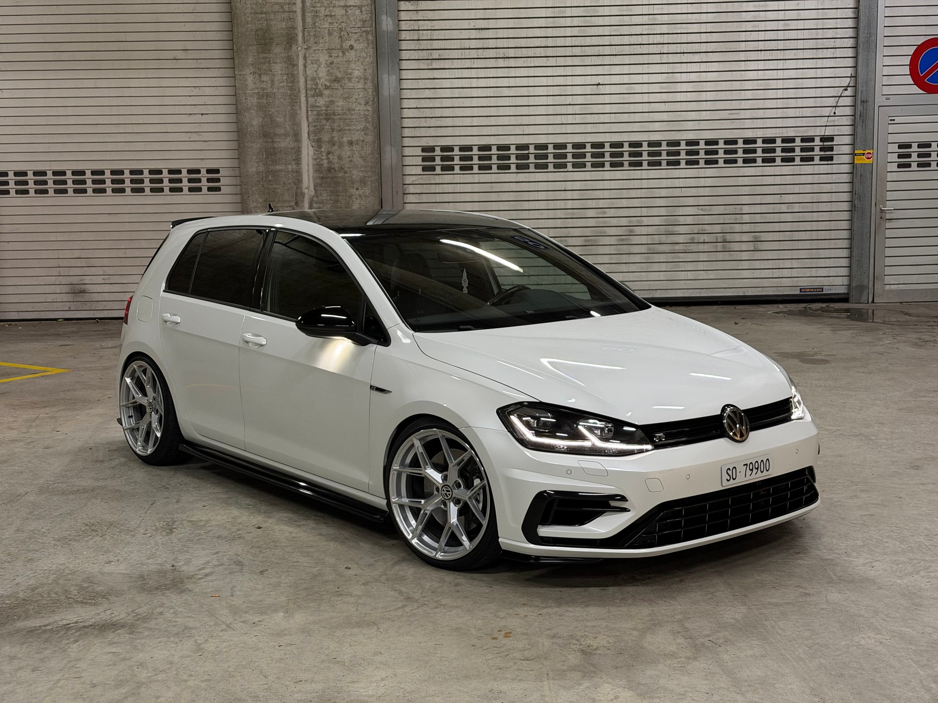 VW 2.0 TSI R 370 DSG 4motion-image-0