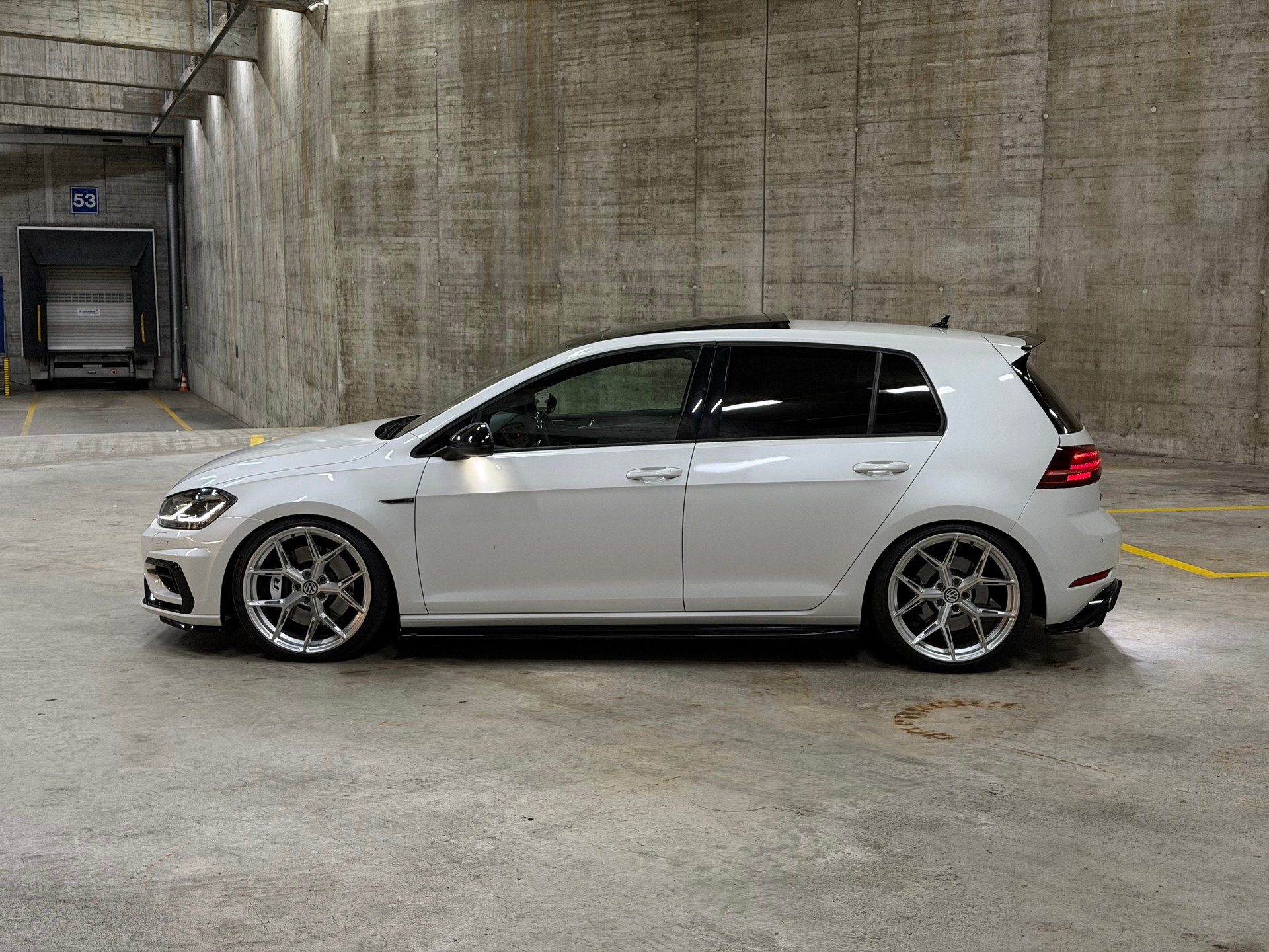 VW 2.0 TSI R 370 DSG 4motion-image-5
