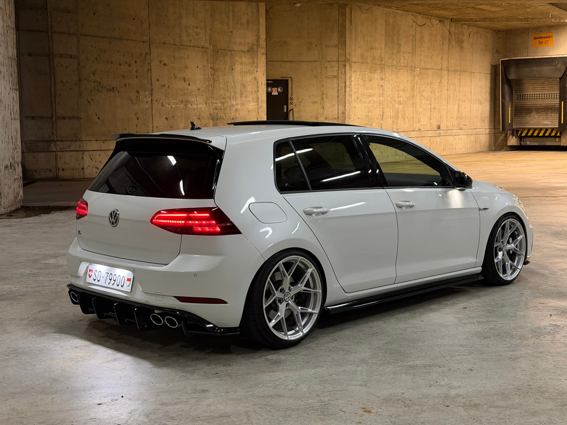 VW 2.0 TSI R 370 DSG 4motion-image-7