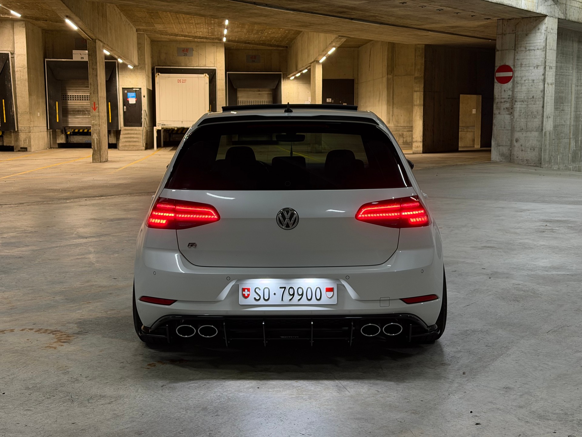 VW 2.0 TSI R 370 DSG 4motion-image-6
