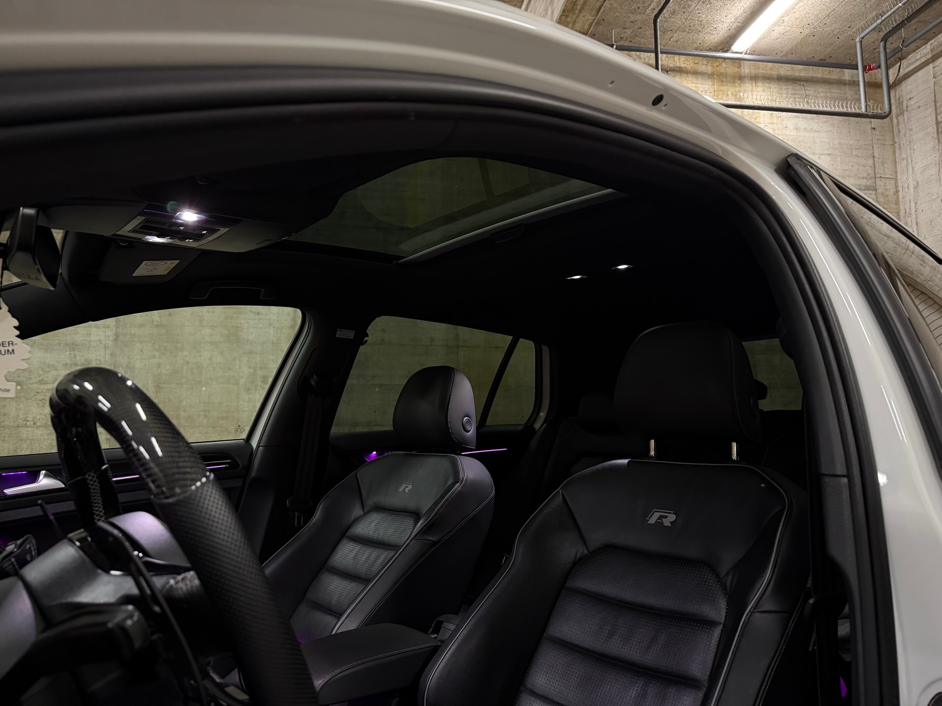 VW 2.0 TSI R 370 DSG 4motion-image-14