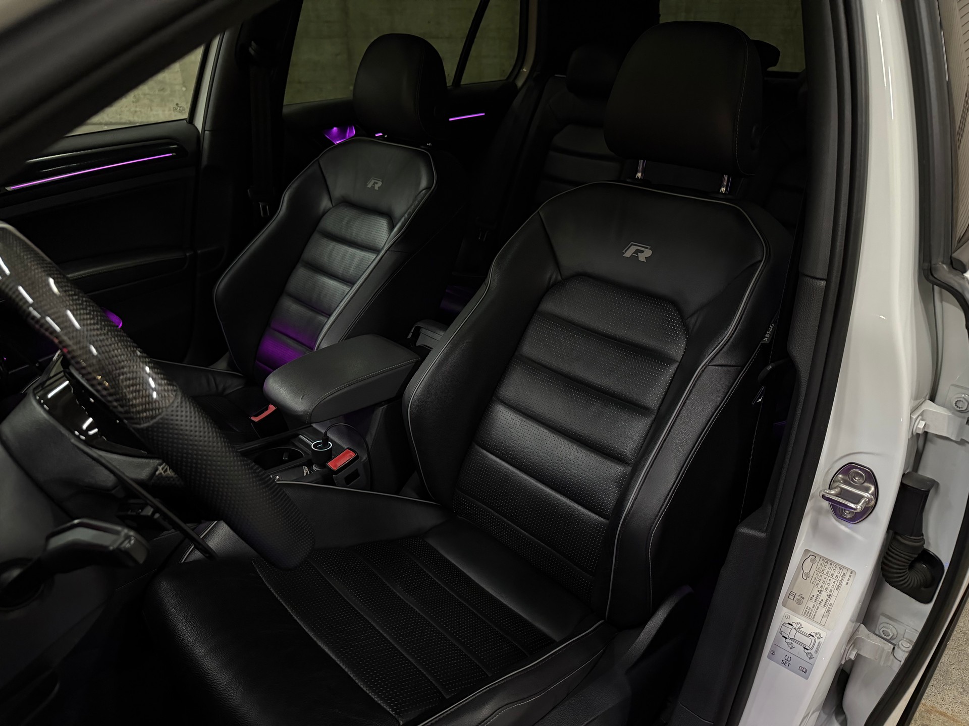 VW 2.0 TSI R 370 DSG 4motion-image-10