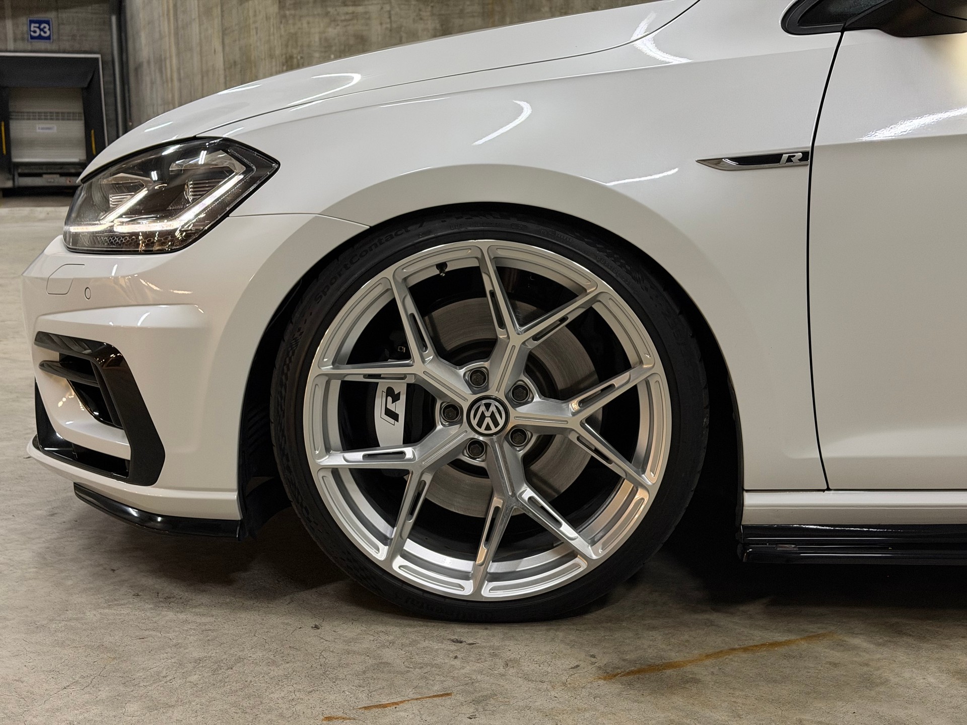VW 2.0 TSI R 370 DSG 4motion-image-4
