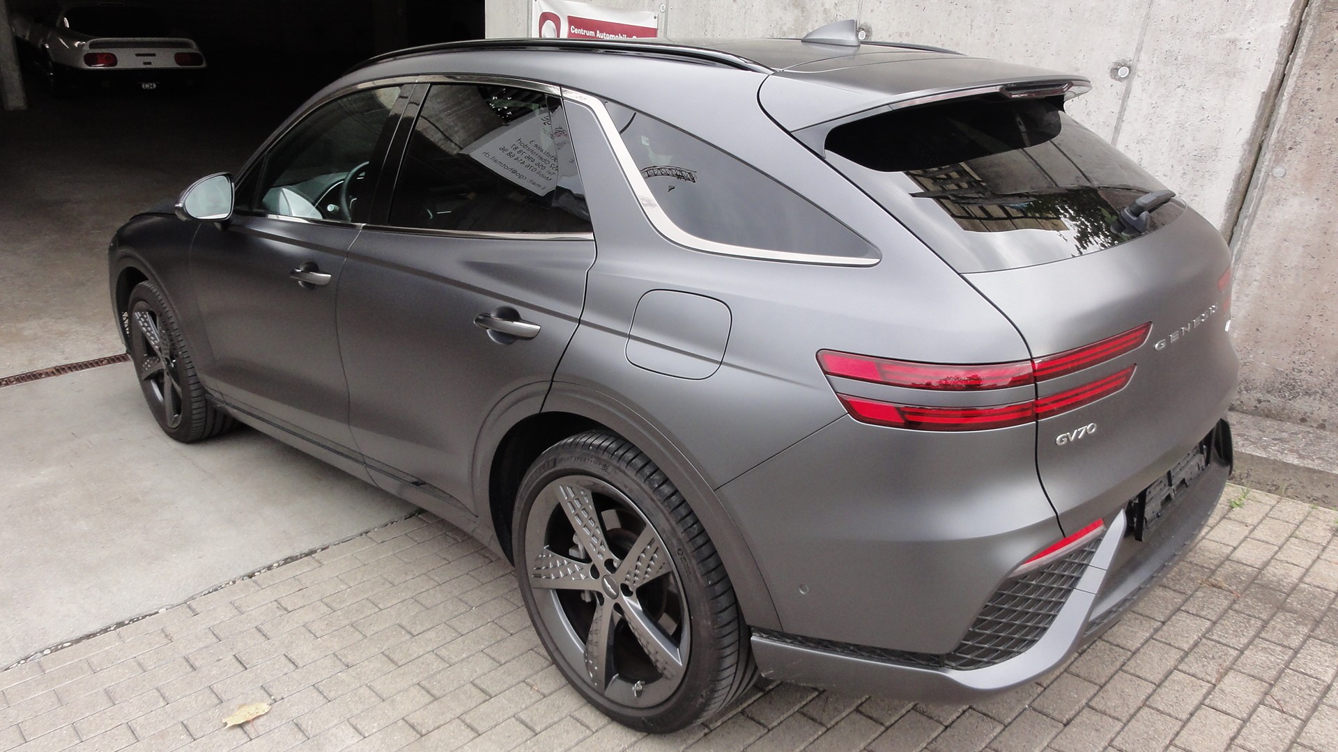 GENESIS GV70 2.2 CRDI Luxury AT8 AWD-image-3