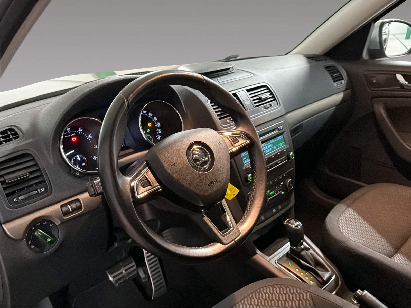 SKODA Yeti Outdoor 1.8 TSI Elegance 4x4 DSG-image-7
