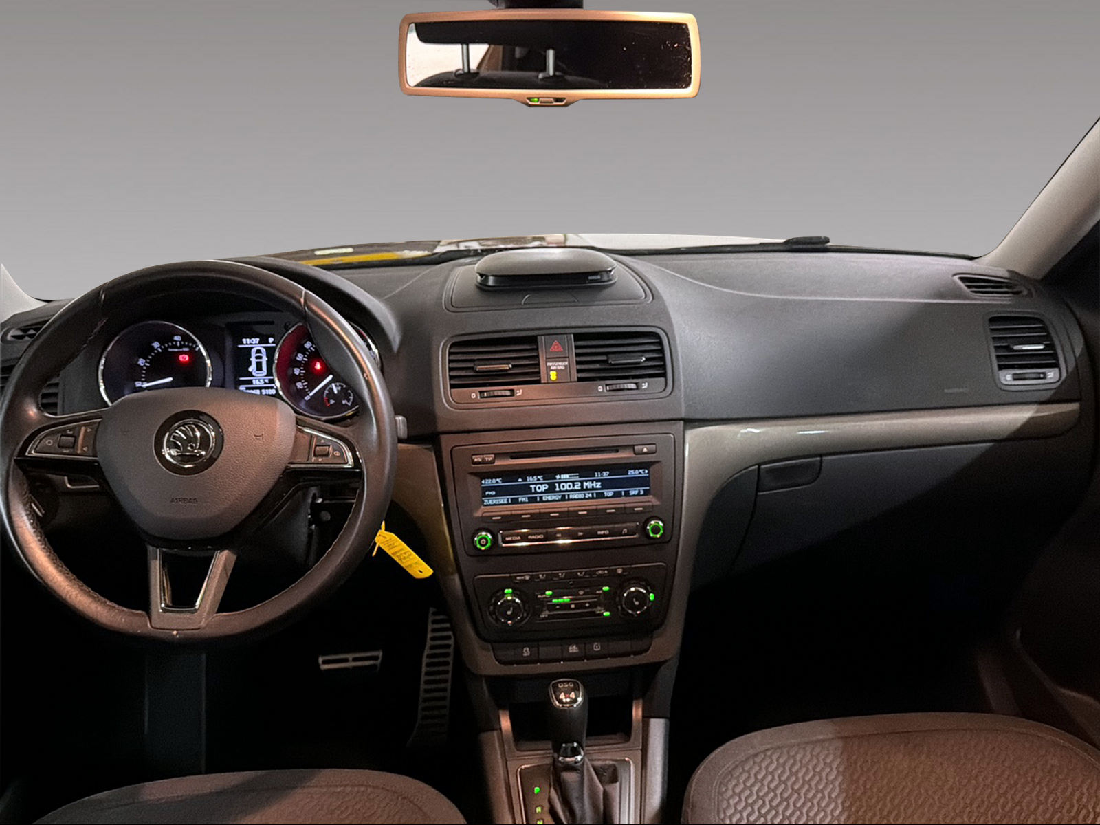 SKODA Yeti Outdoor 1.8 TSI Elegance 4x4 DSG-image-8