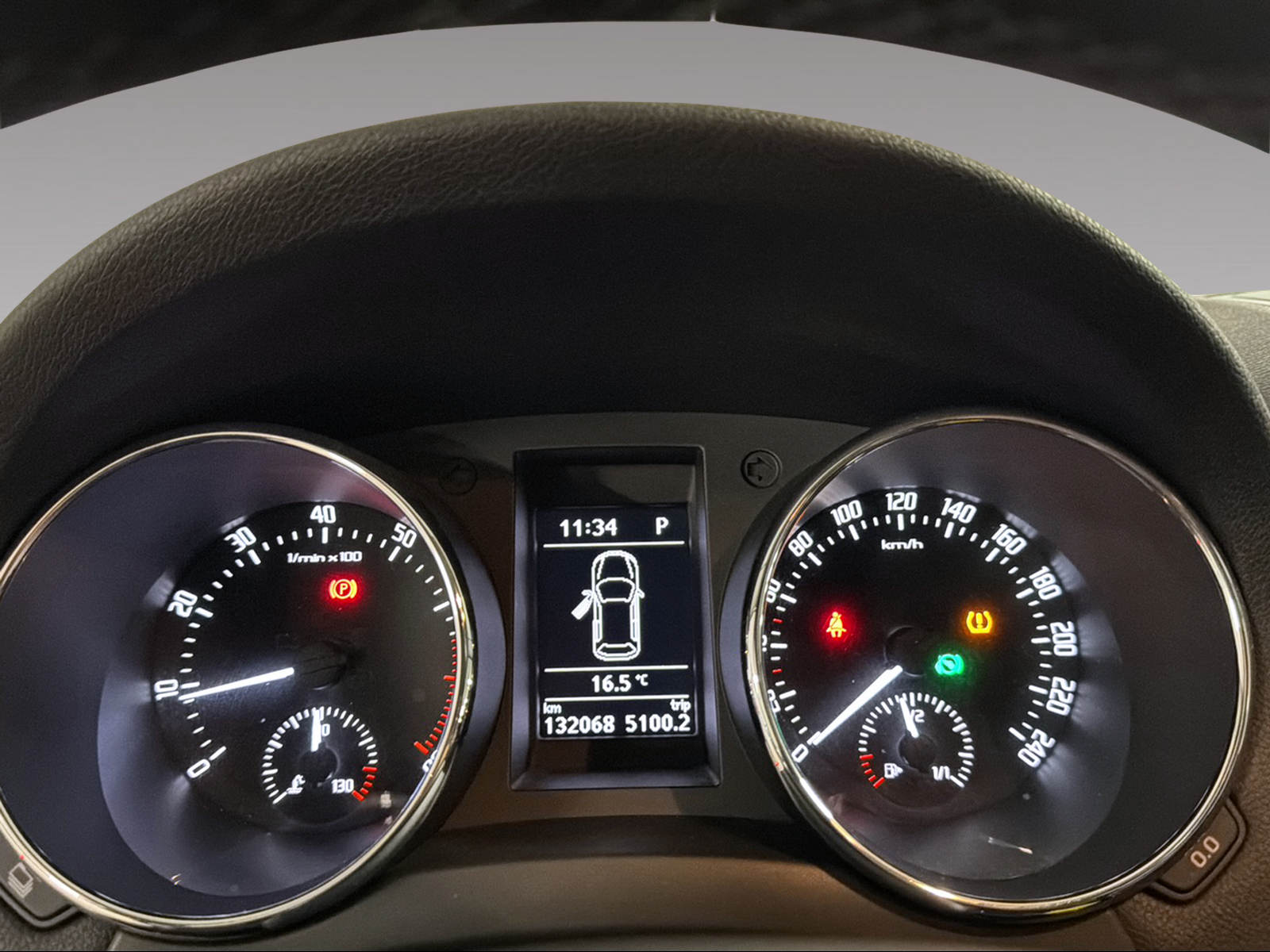 SKODA Yeti Outdoor 1.8 TSI Elegance 4x4 DSG-image-9